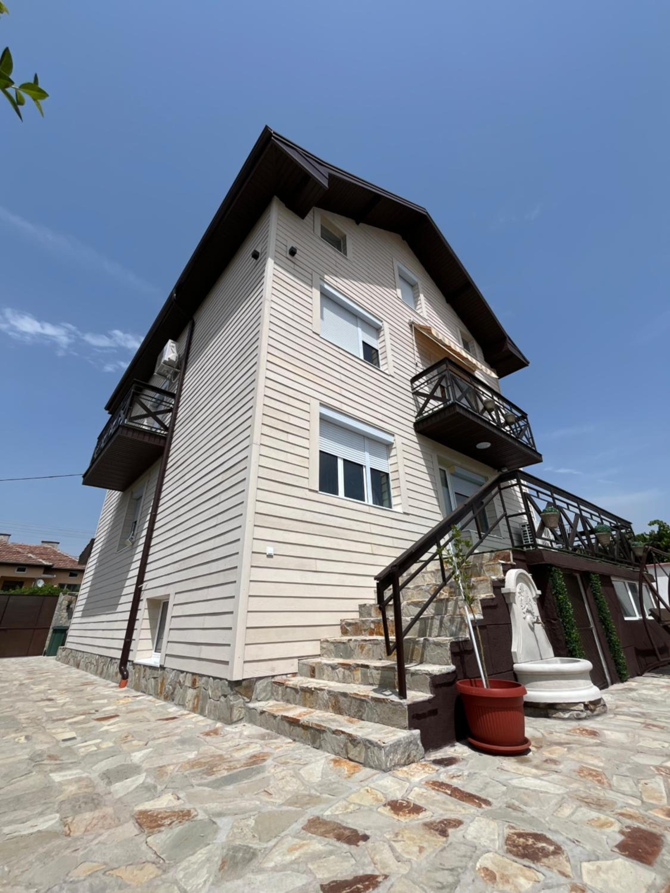 Valley Residence