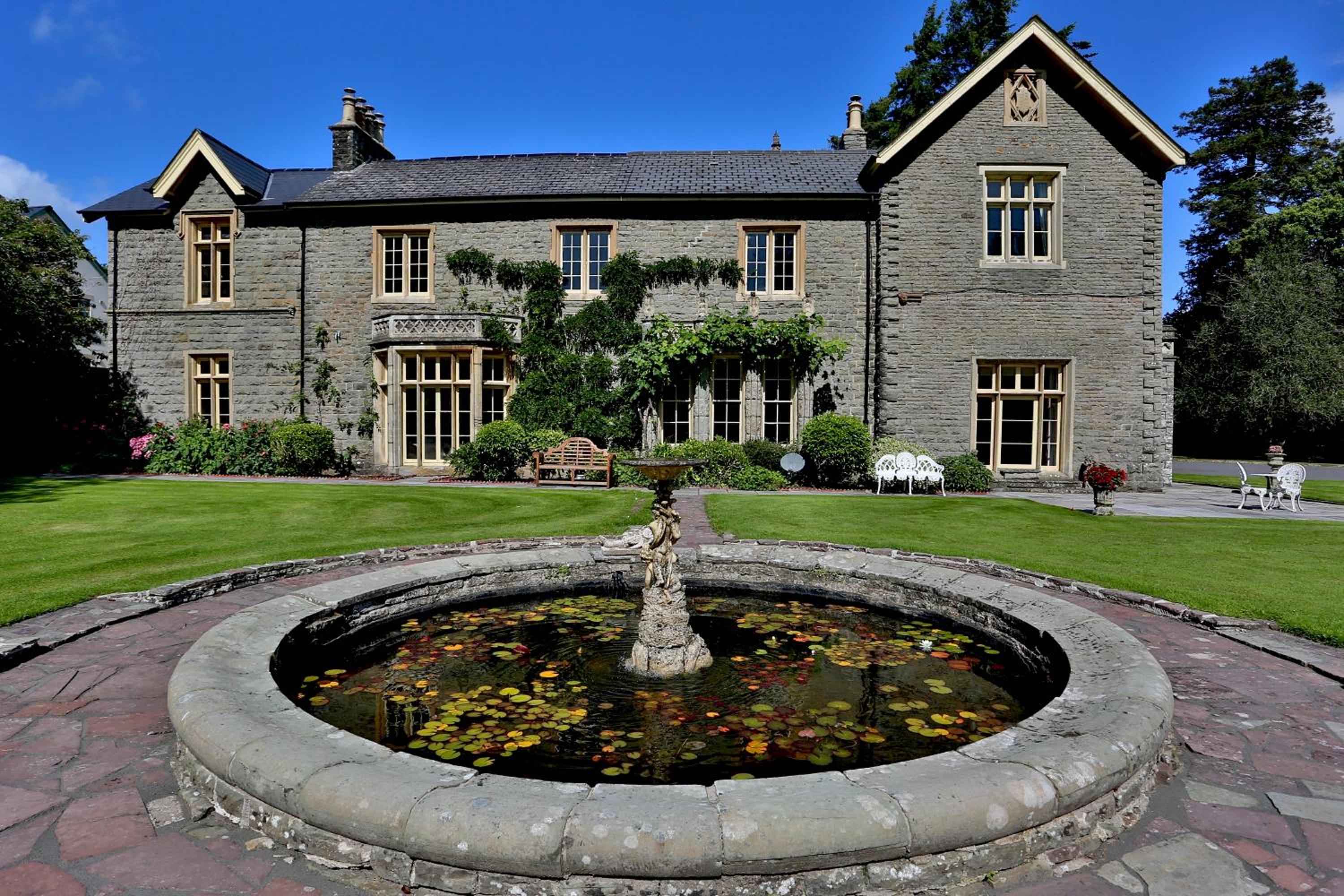 Hotel Llangattock Park House - Image 1
