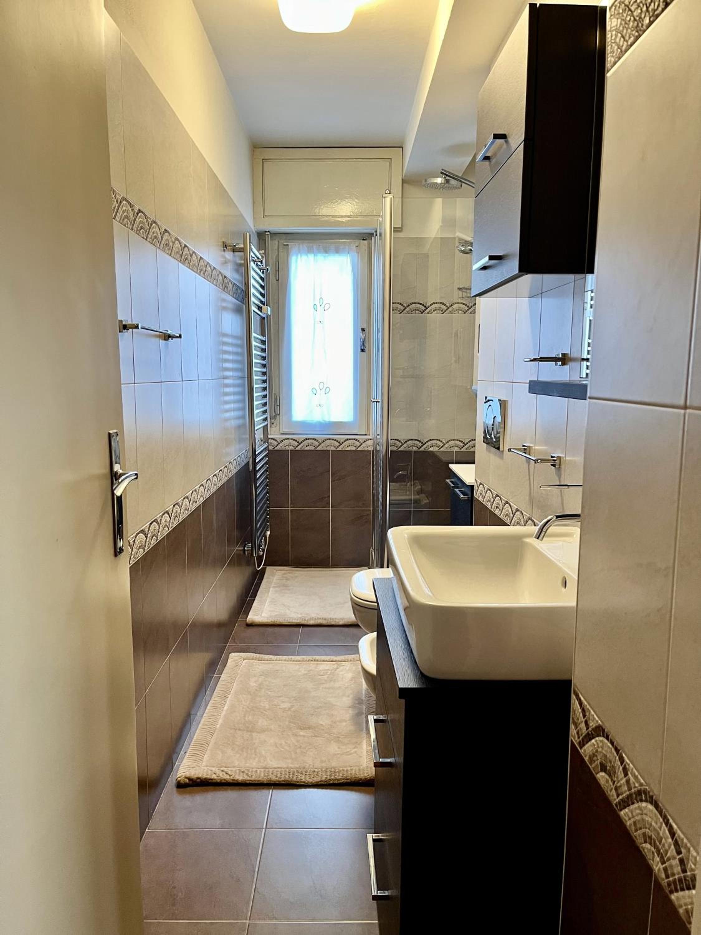 Sunny two room apartment in Campo Carlo Magno