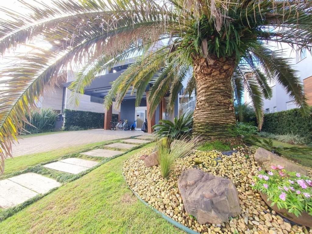 Casa de Verão no Malibu à Beira do Lago
