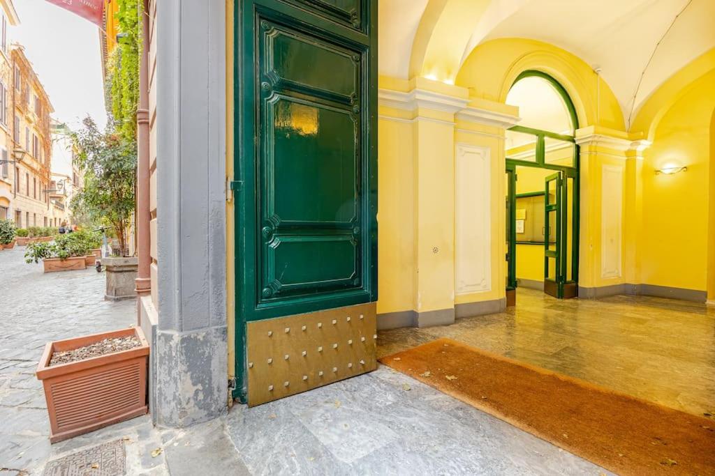 Tiny Steps to Piazza di Spagna