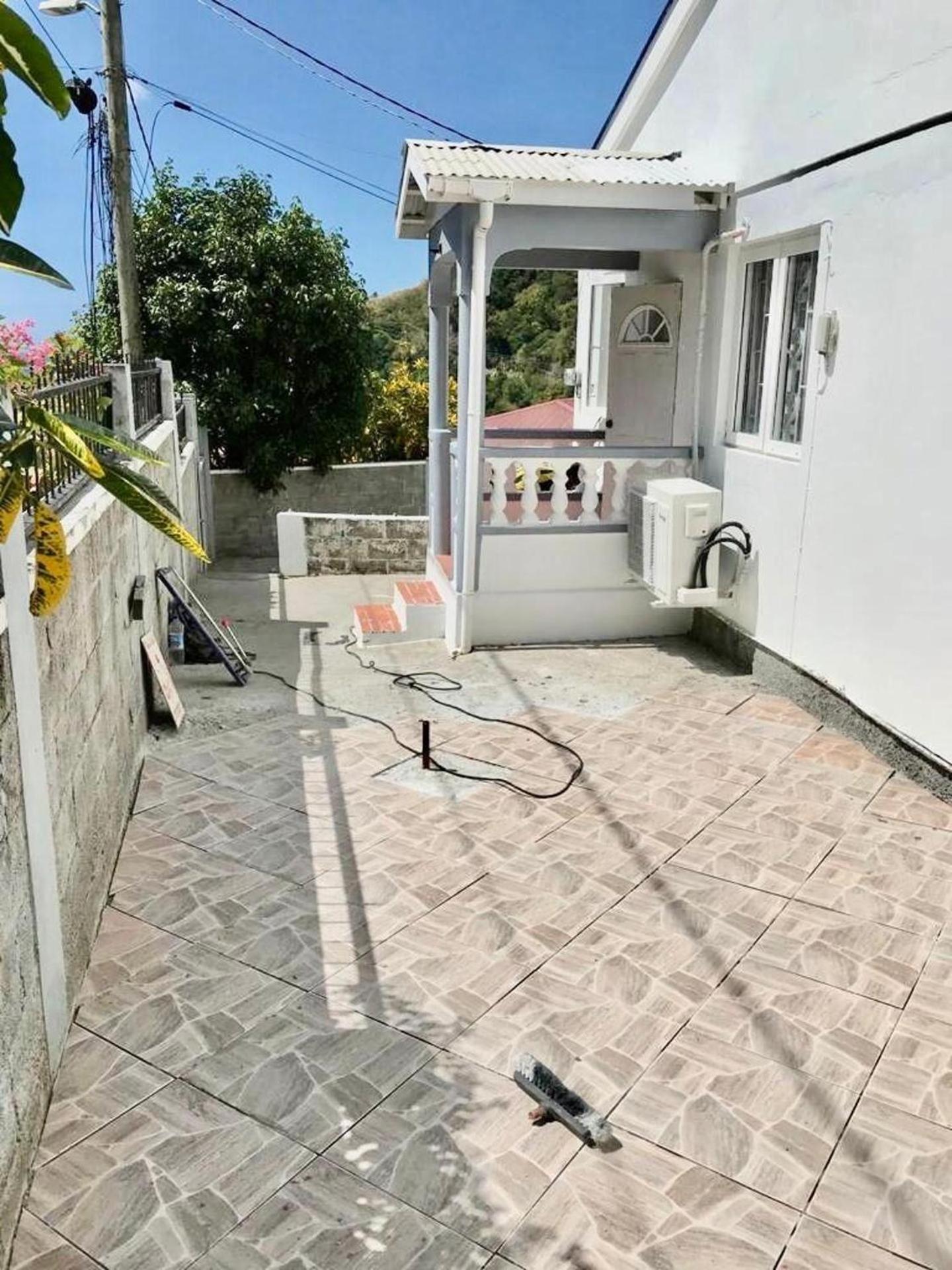 2 Bed House Sleeps 4 - A C and Sea Views