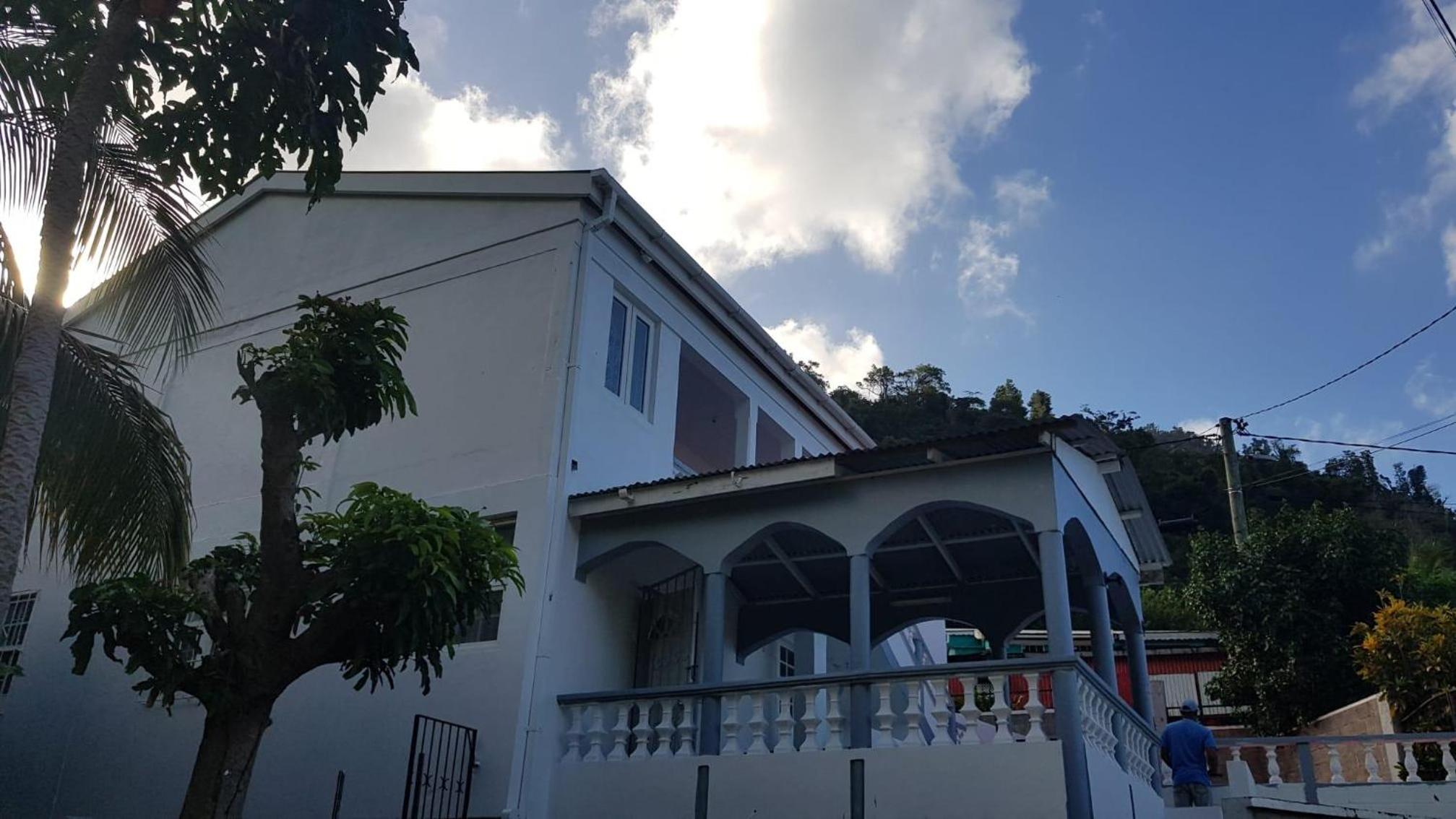 2 Bed House Sleeps 4 - A C and Sea Views
