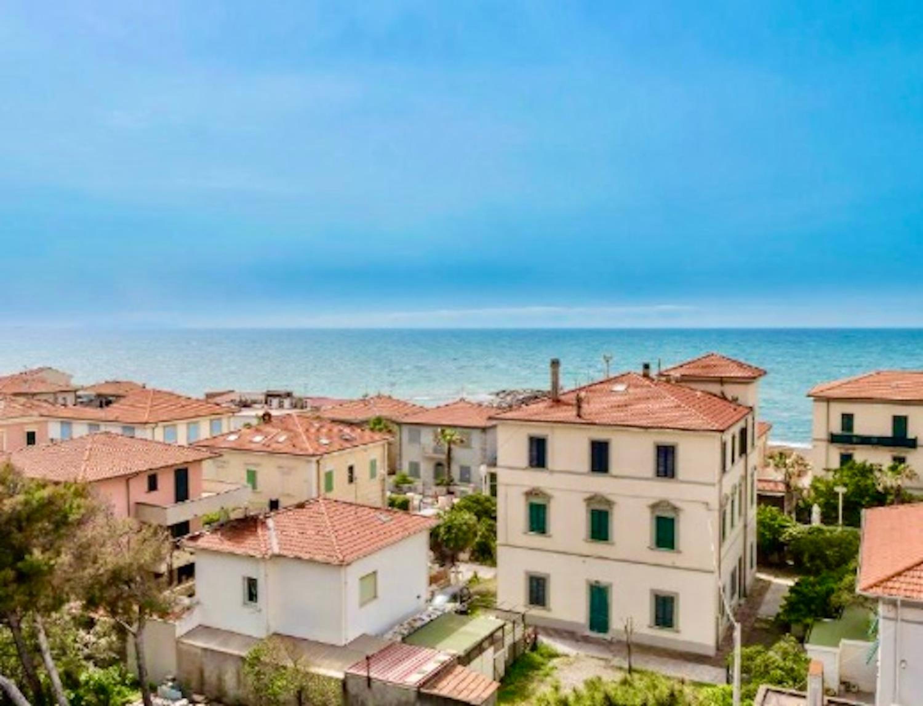 ISA-Hotel in Cecina just 100 mt from the sea