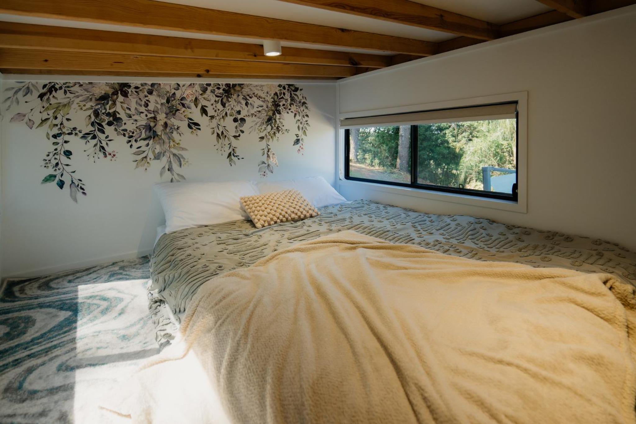 Lavish Group Retreat Sleeps Up to 26 includes Tiny Home with Pool Sauna Hair Makeup Room