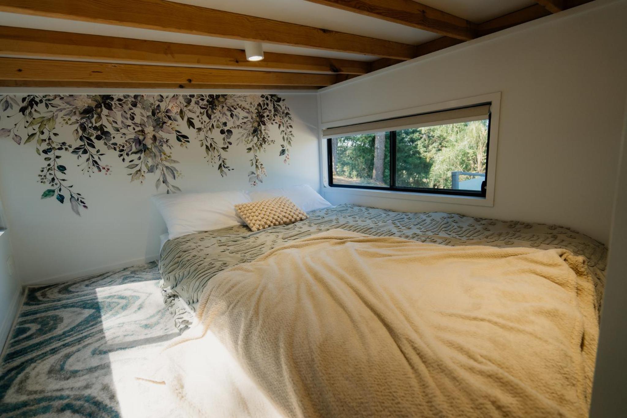 Lavish Group Retreat Sleeps Up to 26 includes Tiny Home with Pool Sauna Hair Makeup Room