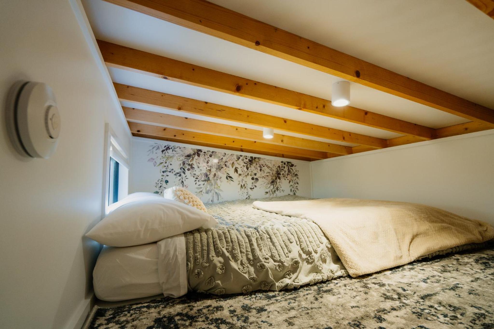 Lavish Group Retreat Sleeps Up to 26 includes Tiny Home with Pool Sauna Hair Makeup Room