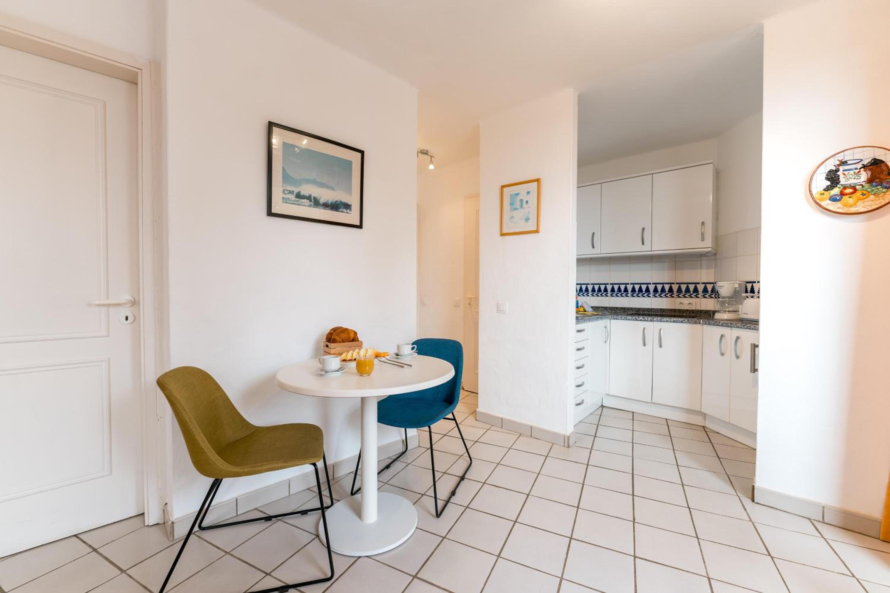 R2 Maryvent Beach Apartments