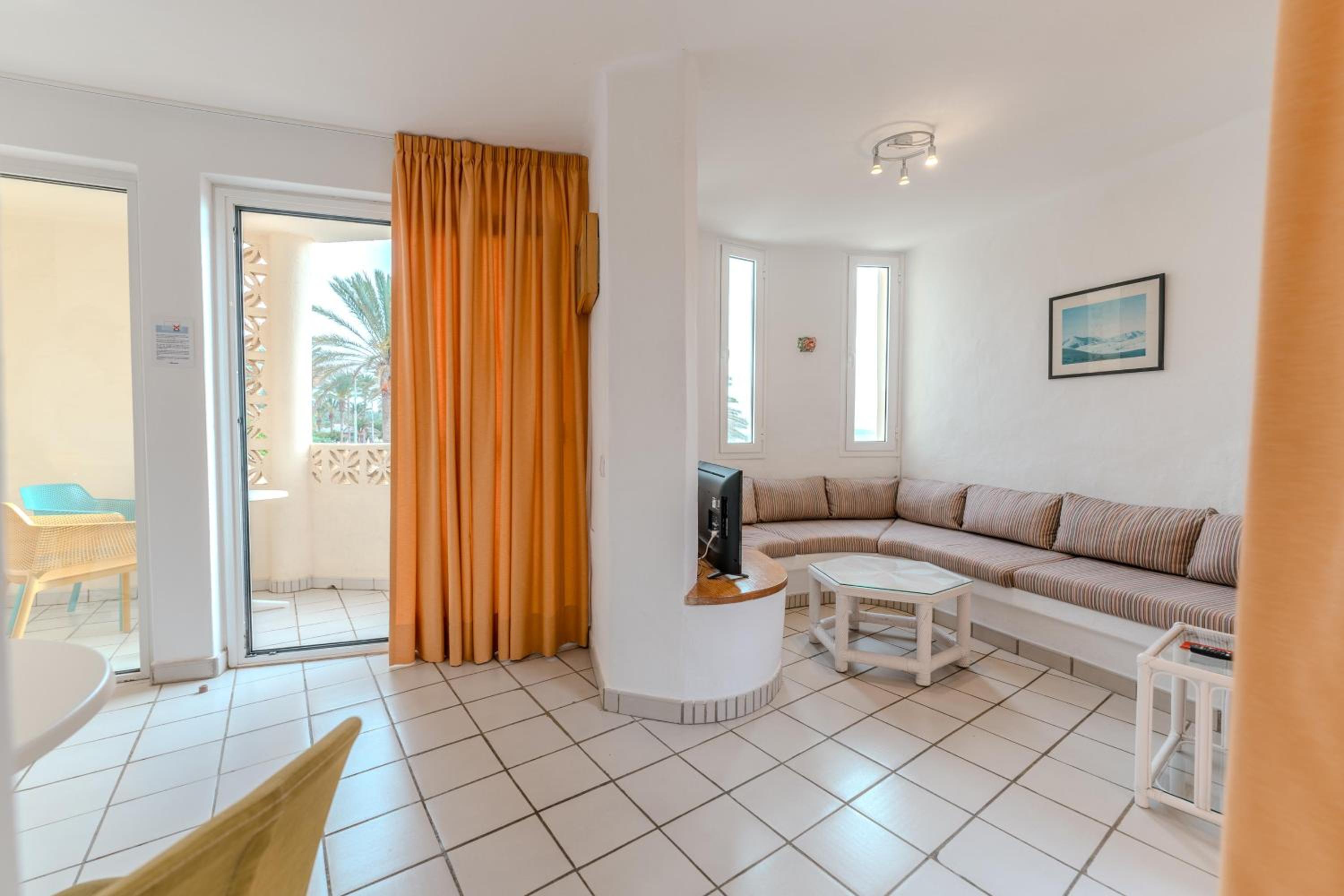 R2 Maryvent Beach Apartments