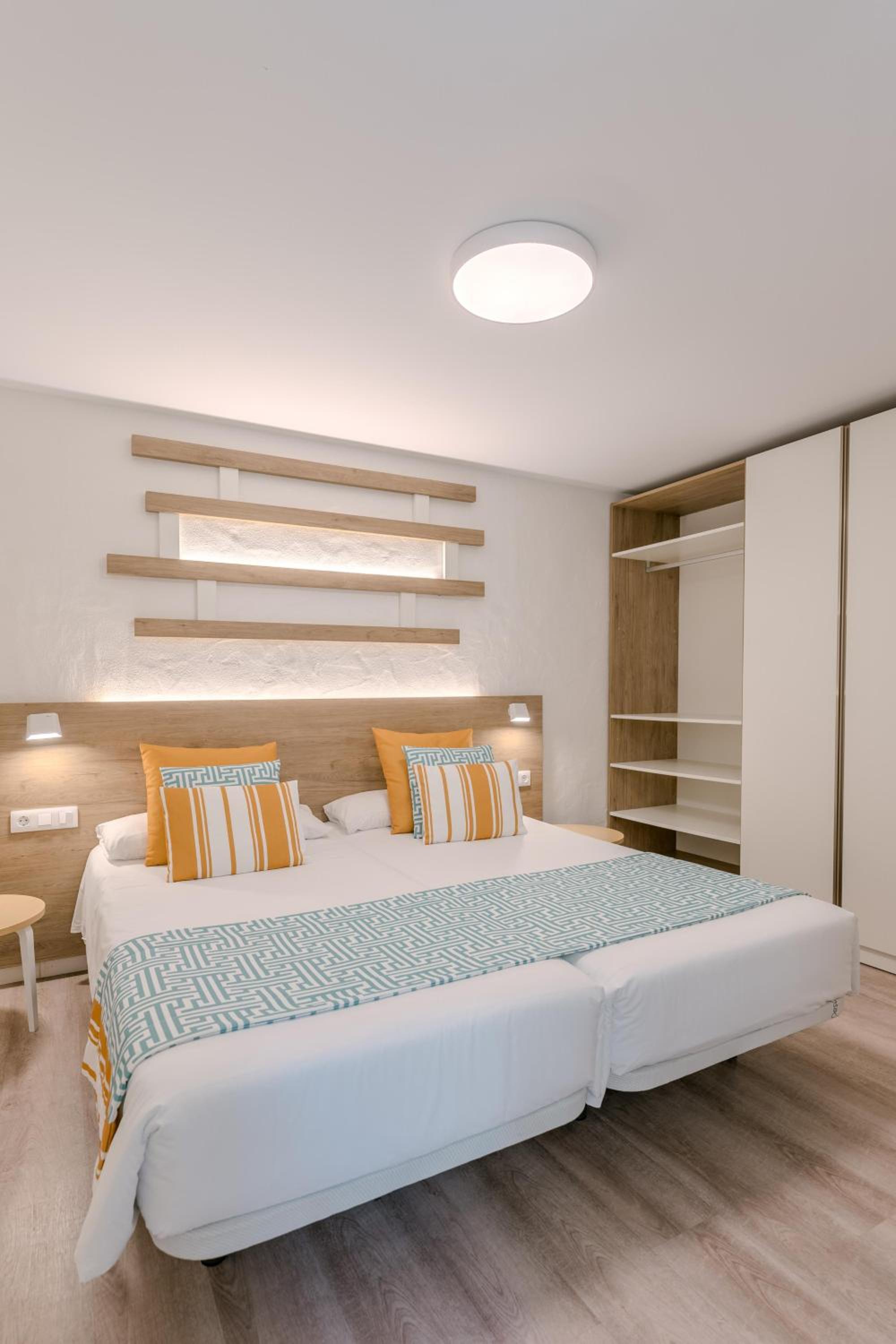 R2 Maryvent Beach Apartments