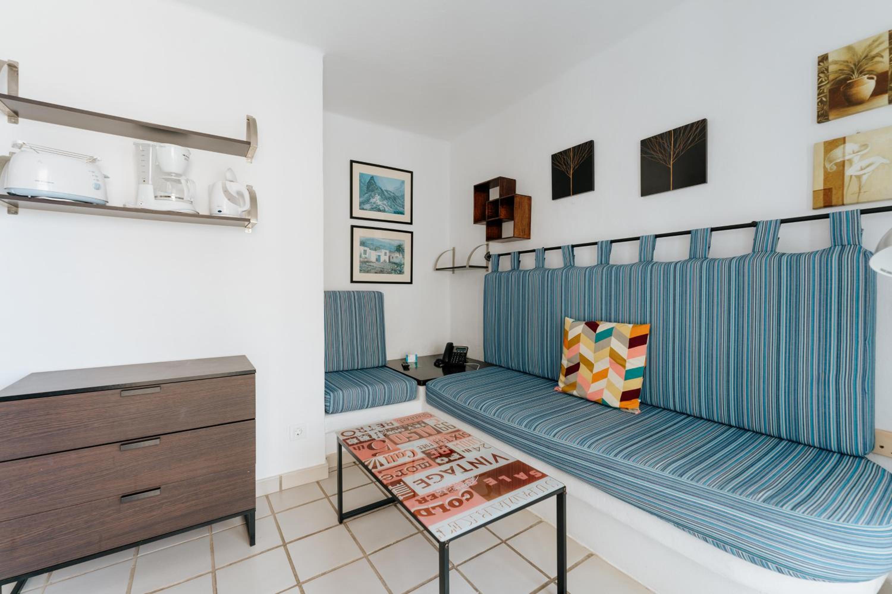 R2 Maryvent Beach Apartments