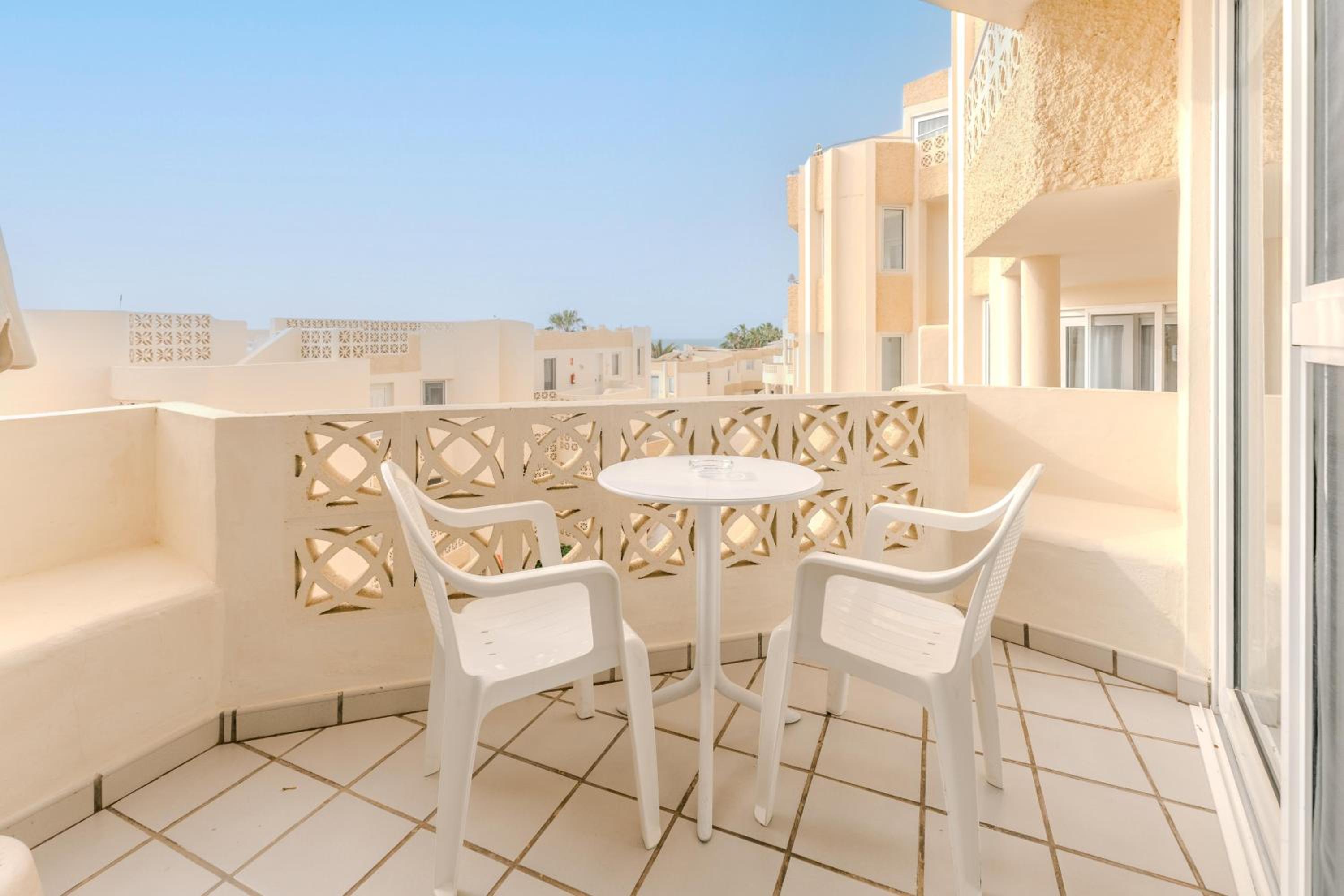 R2 Maryvent Beach Apartments