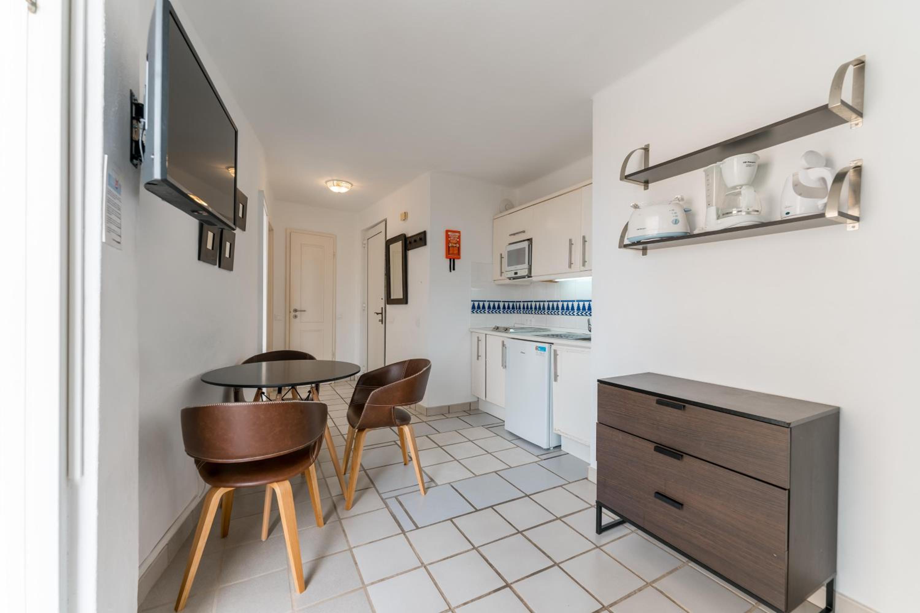 R2 Maryvent Beach Apartments