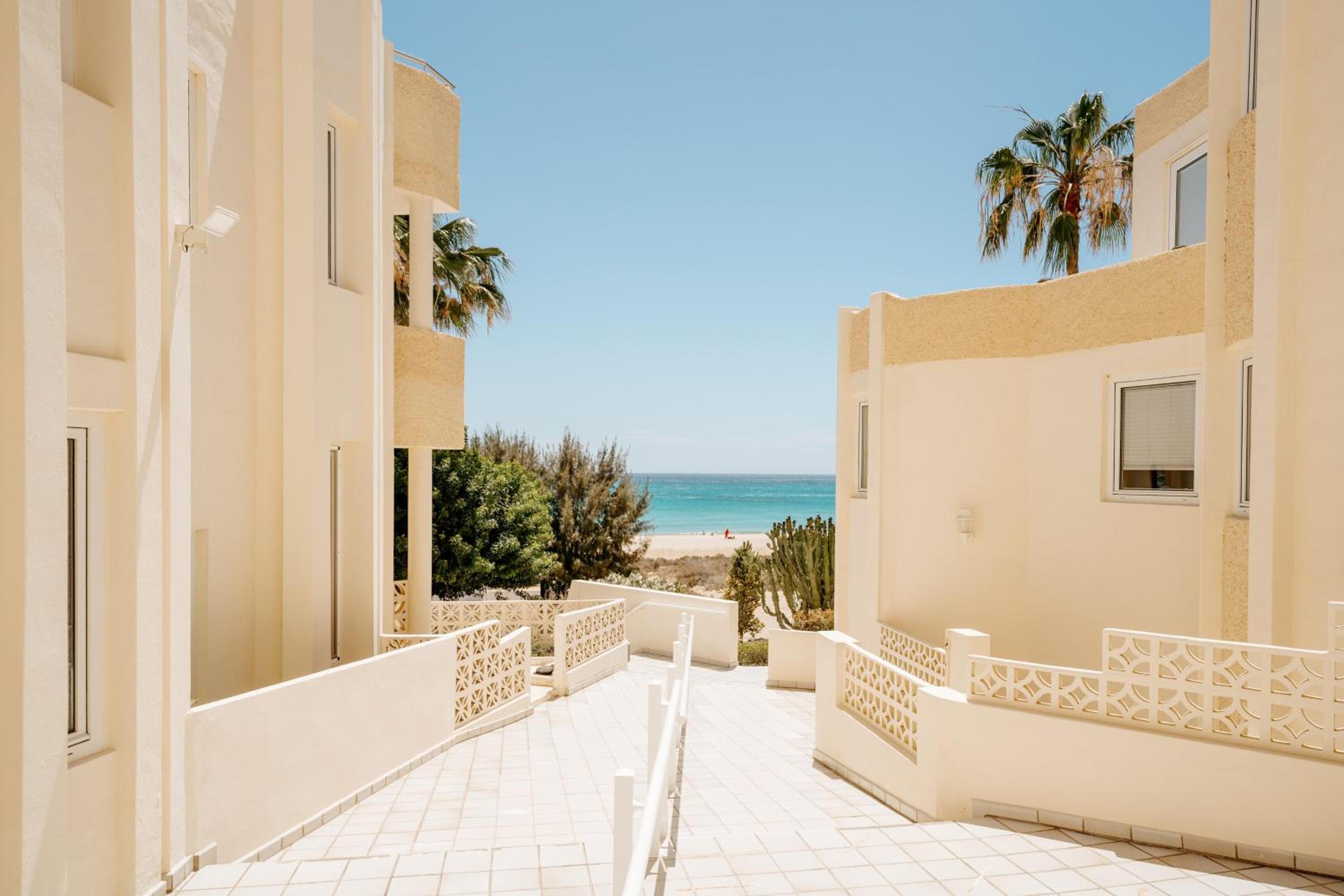R2 Maryvent Beach Apartments