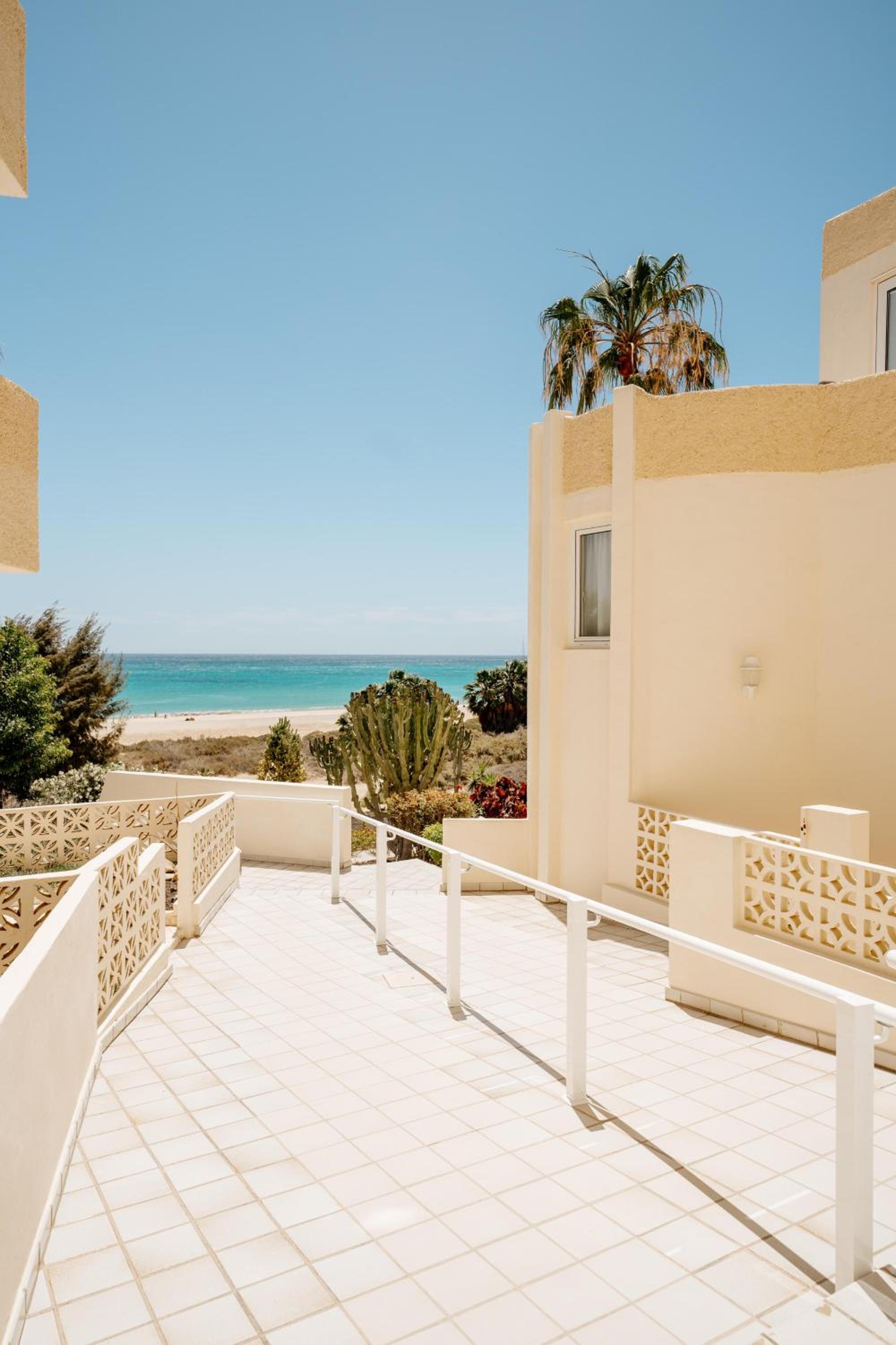 R2 Maryvent Beach Apartments