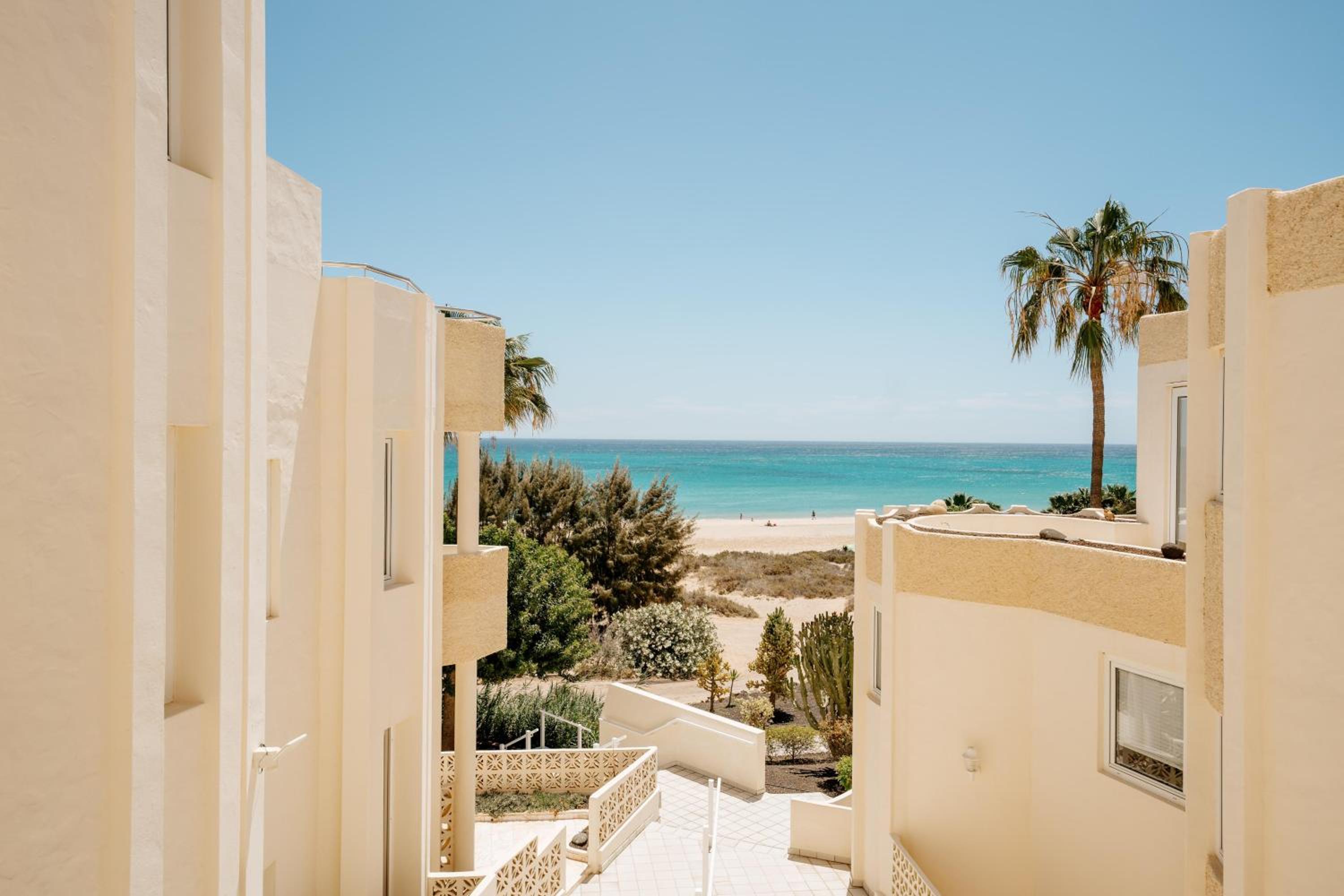 R2 Maryvent Beach Apartments