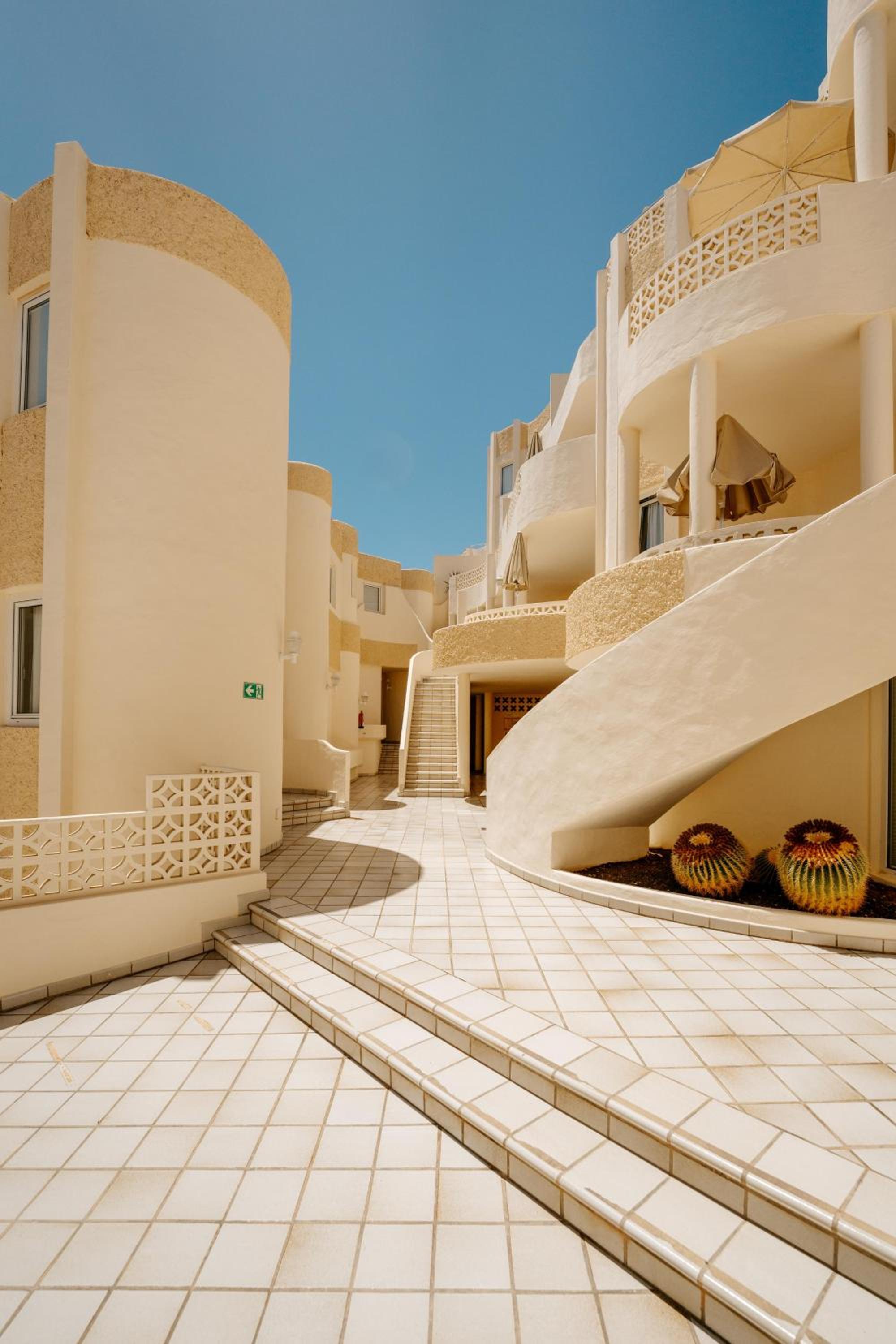 R2 Maryvent Beach Apartments