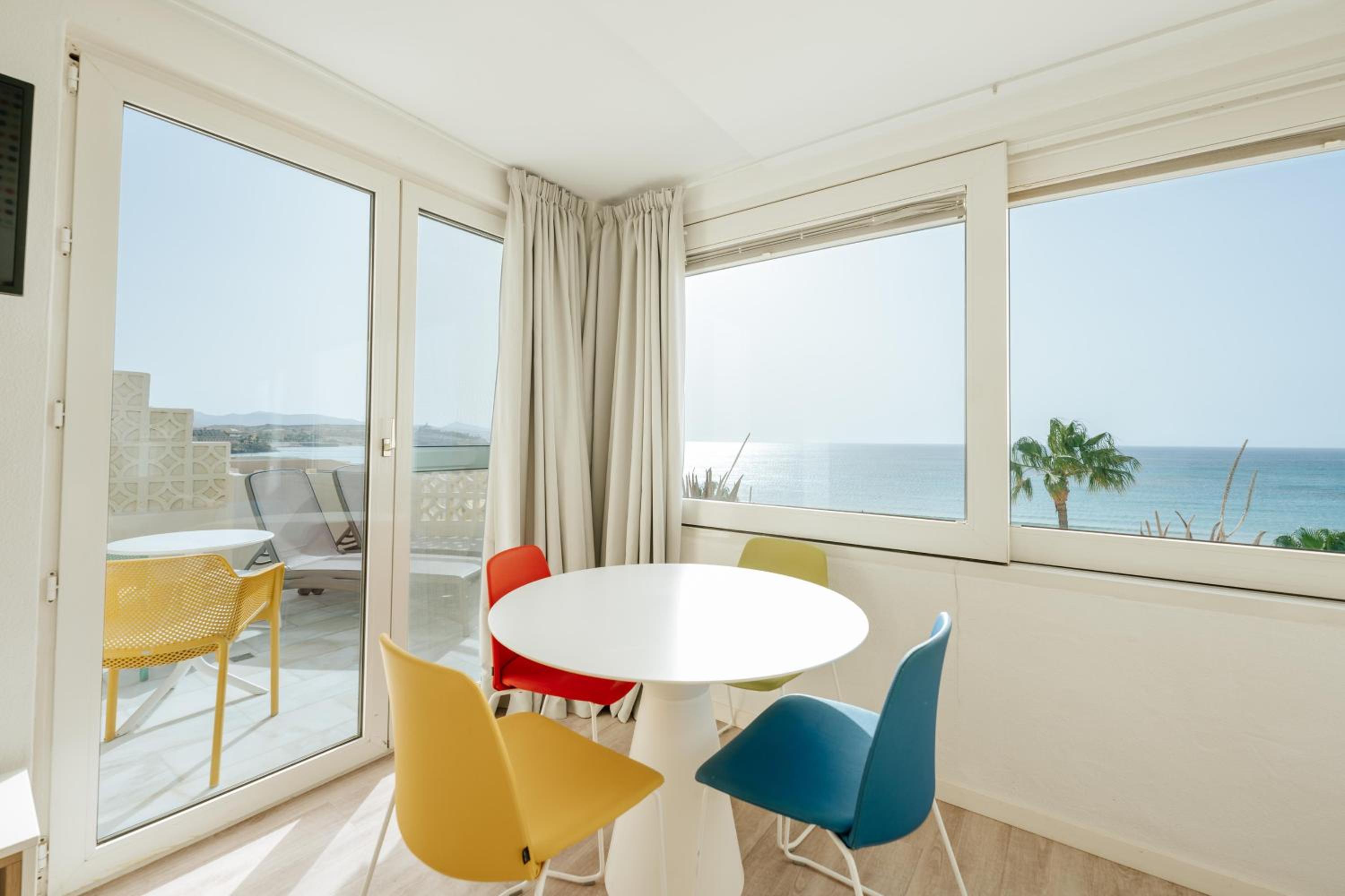 R2 Maryvent Beach Apartments