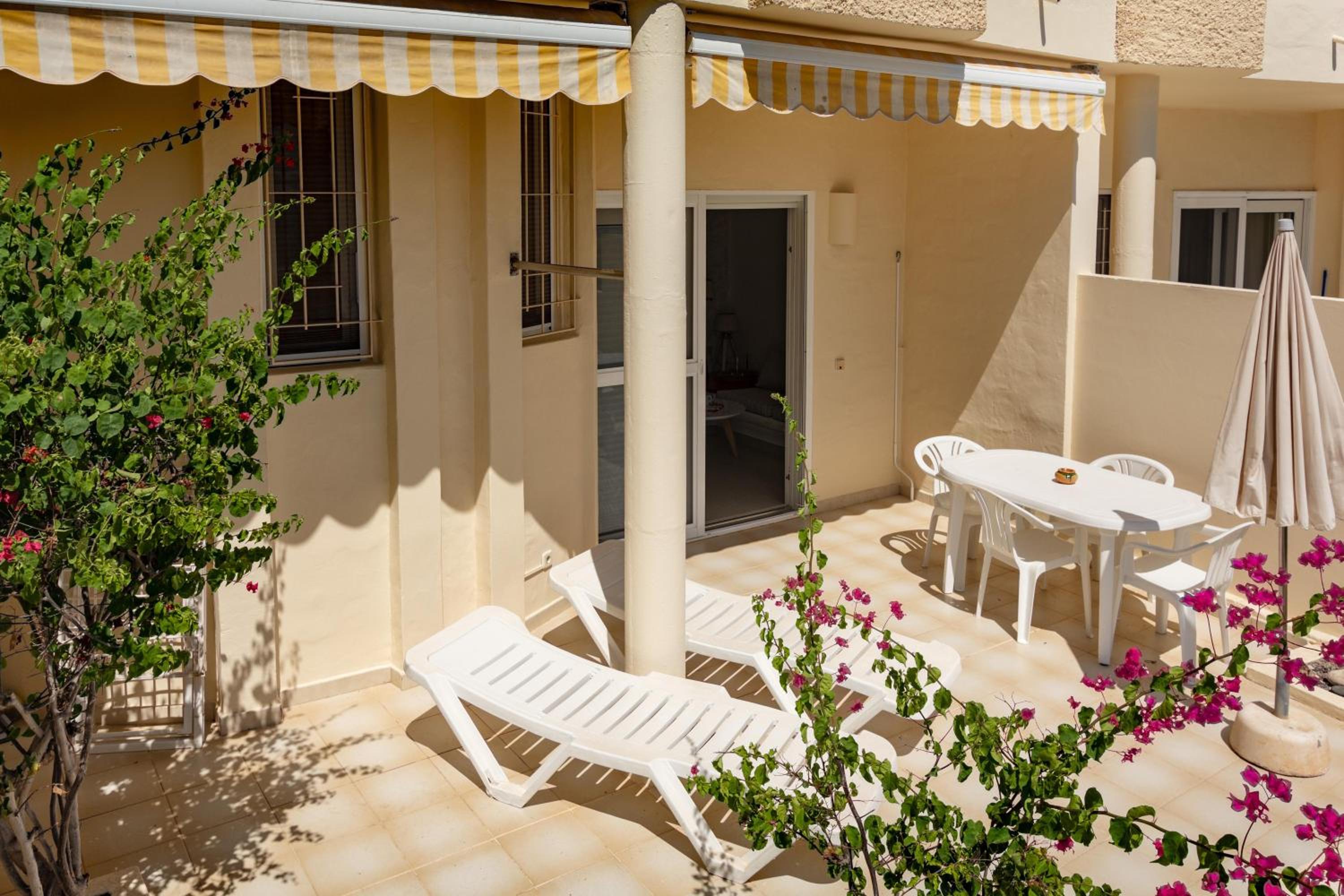 R2 Maryvent Beach Apartments