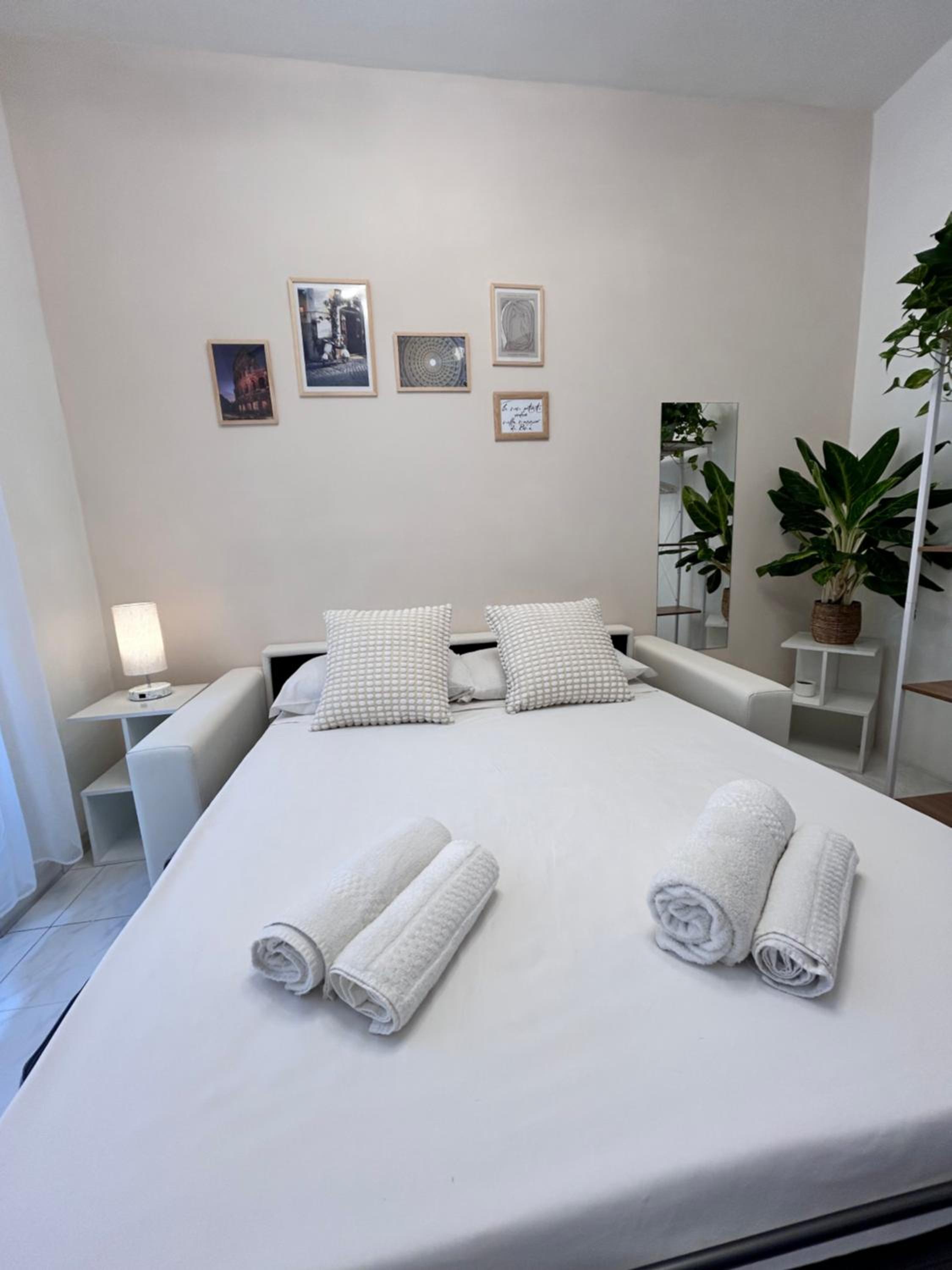 Metro at the door- Colosseo 6 min- 2BR AC WiFi