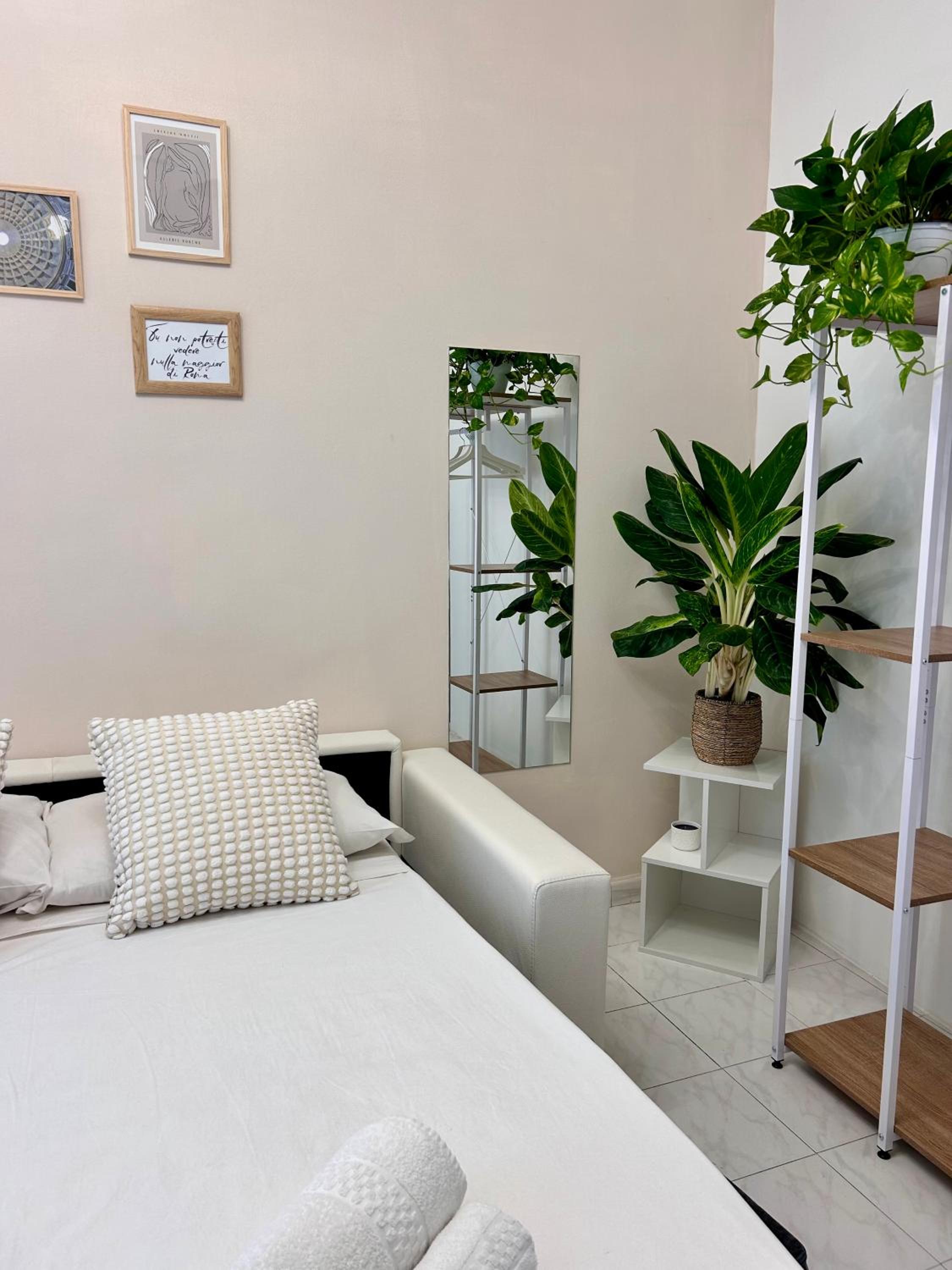 Metro at the door- Colosseo 6 min- 2BR AC WiFi