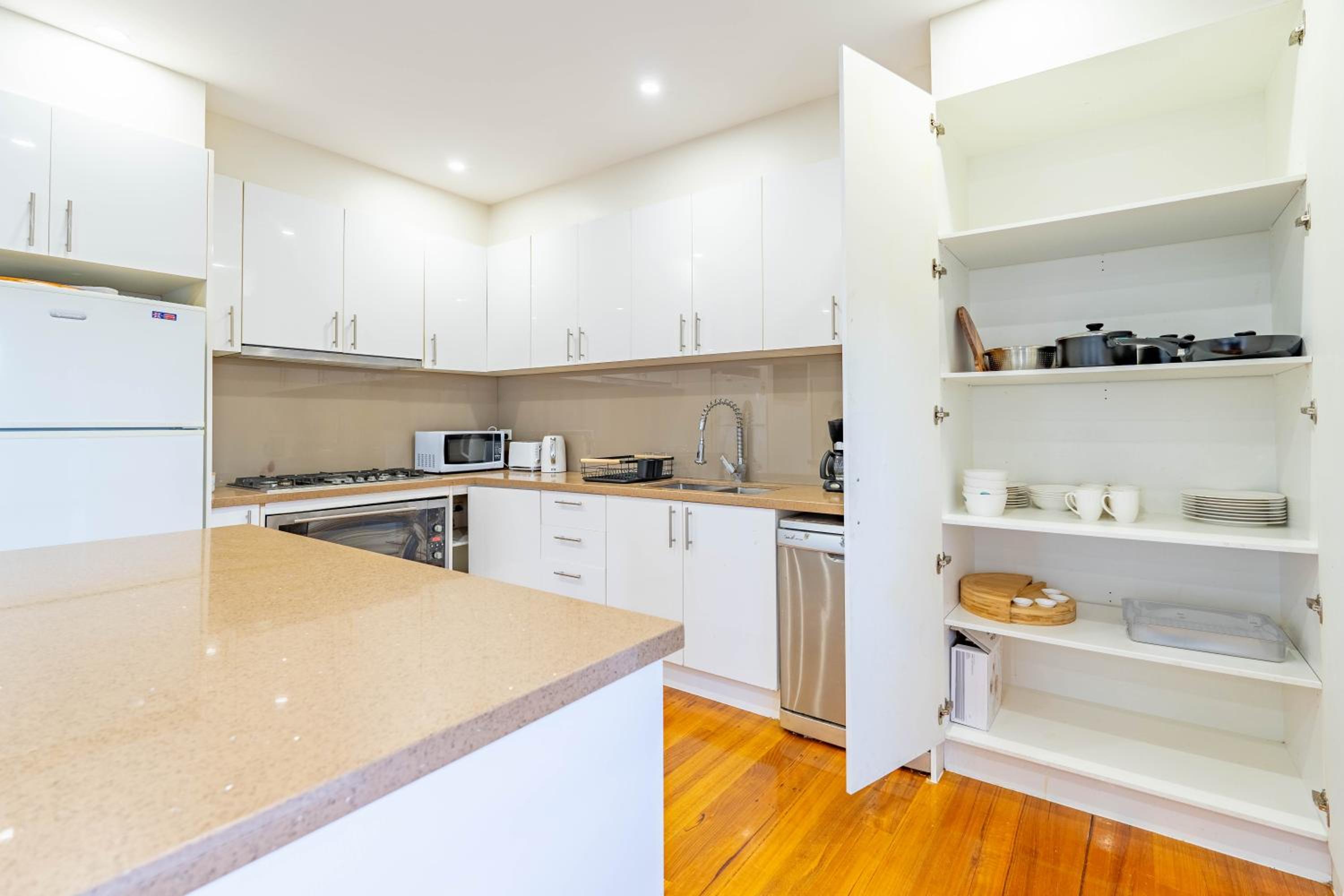 Hidden Gem - 3 bedroom townhouse in Heidelberg West