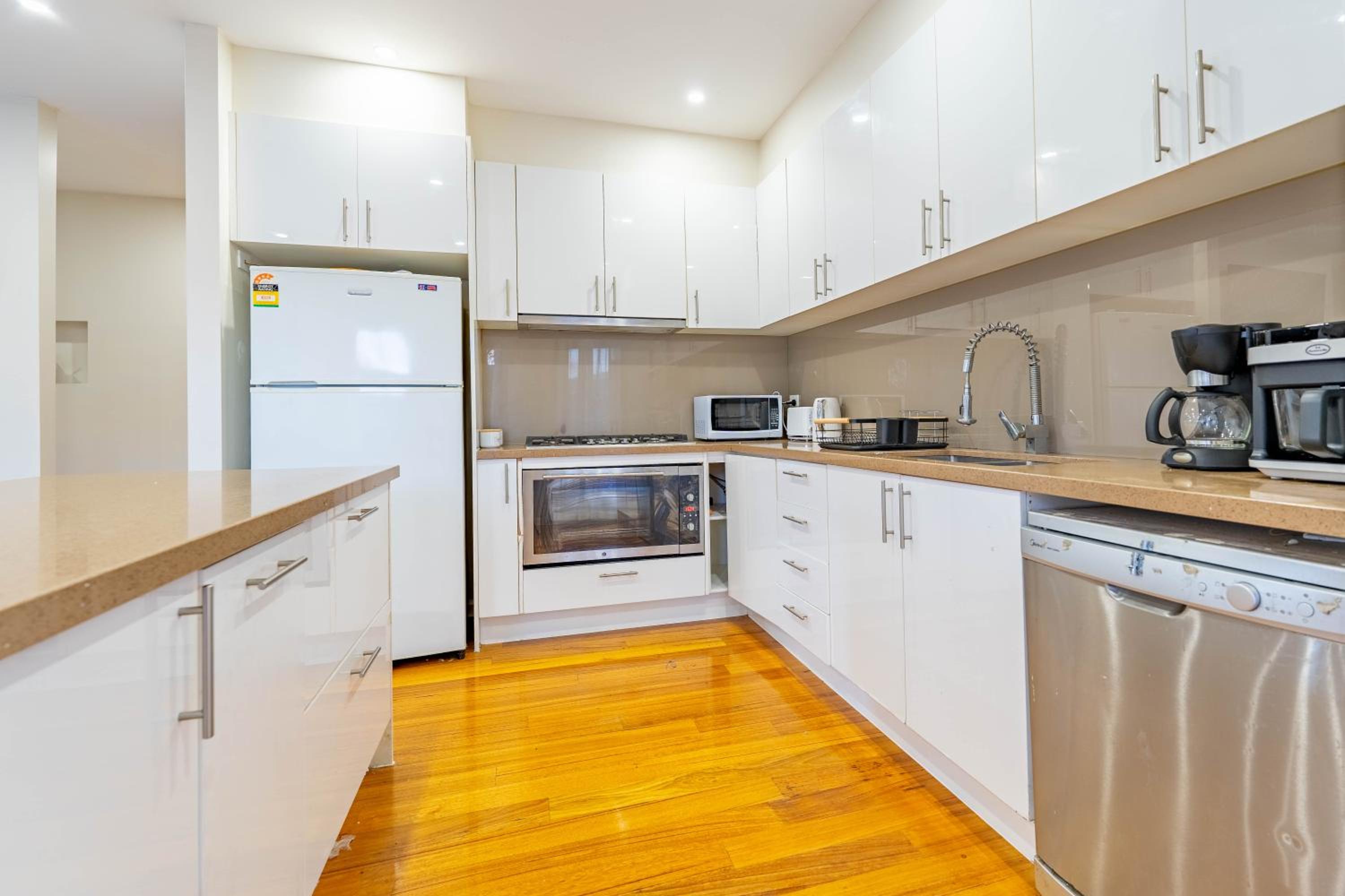 Hidden Gem - 3 bedroom townhouse in Heidelberg West