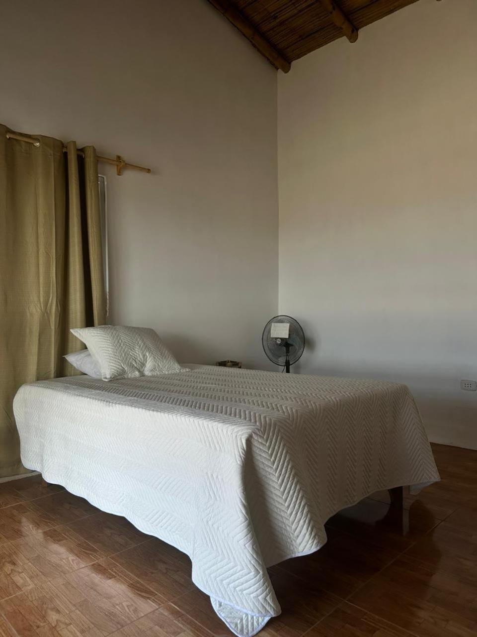 Vichayito Hermosa cabaña 2 habitaciones view 4