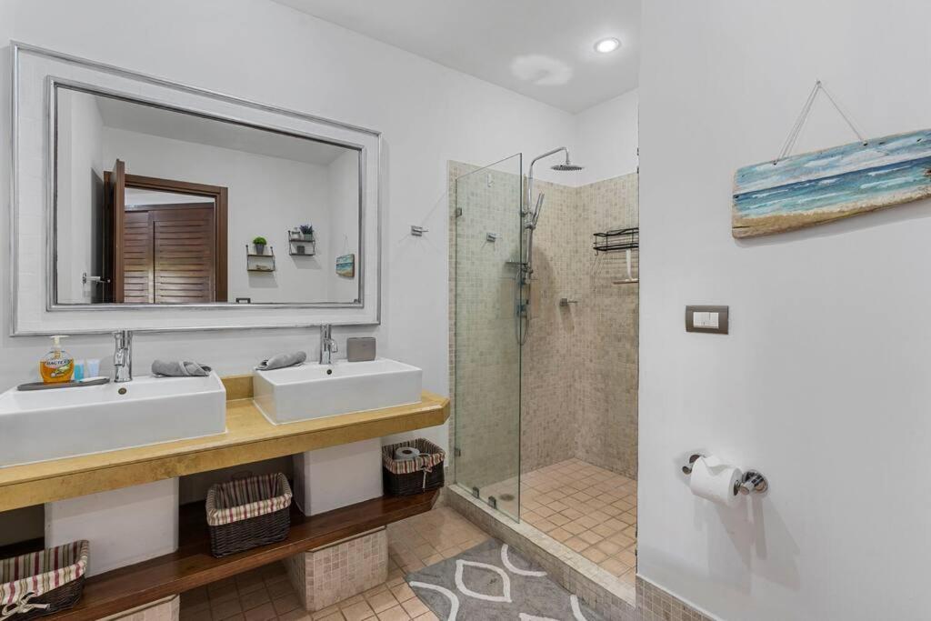Nax3 Luxury Condo in Upscale Langosta Community