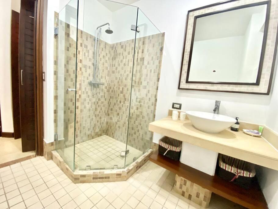 Nax3 Luxury Condo in Upscale Langosta Community