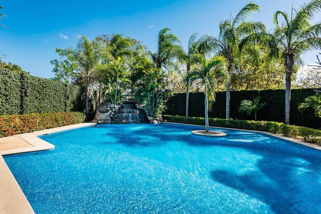 Nax3 Luxury Condo in Upscale Langosta Community