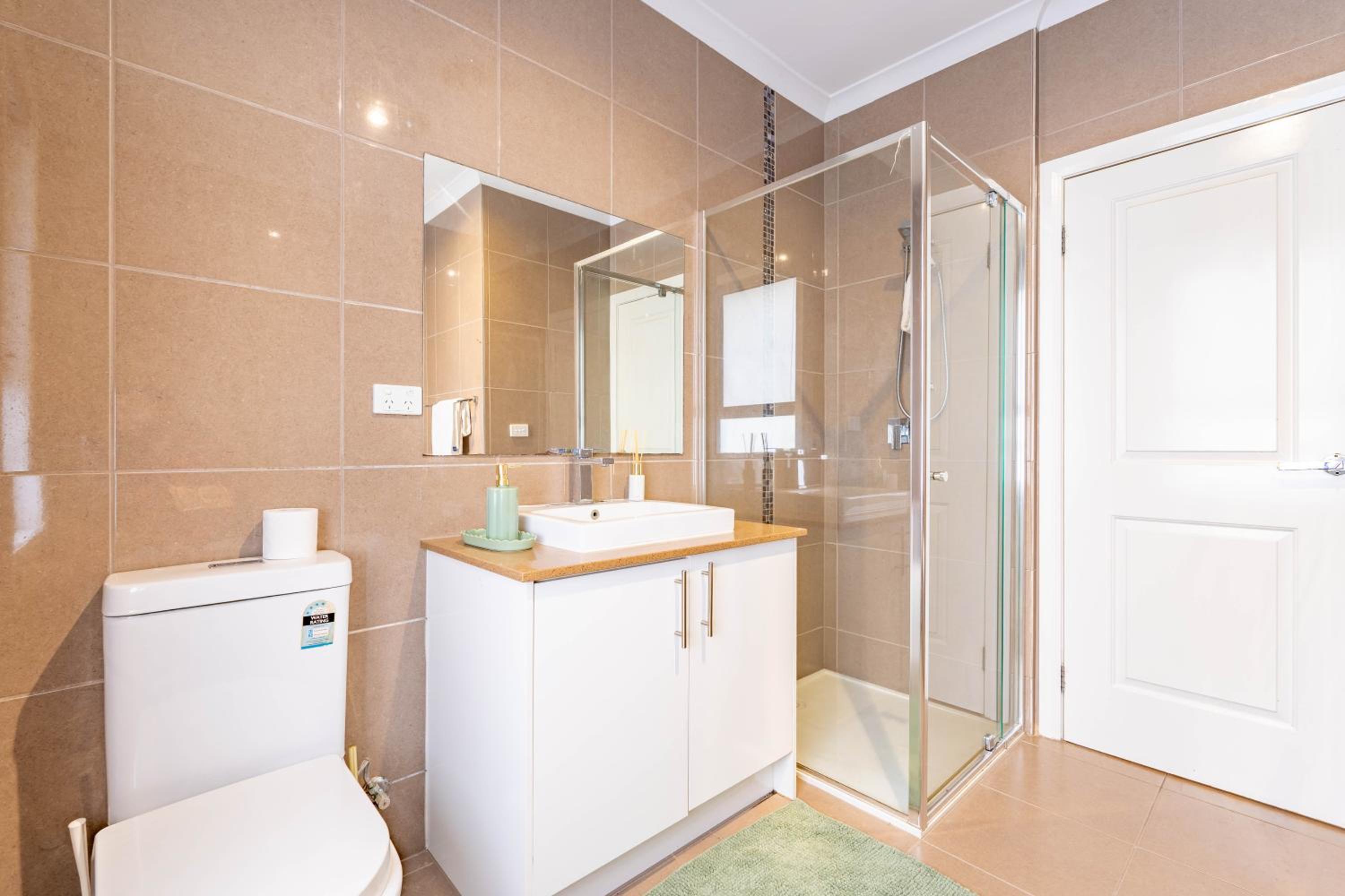 Hidden Gem - 3 bedroom townhouse in Heidelberg West