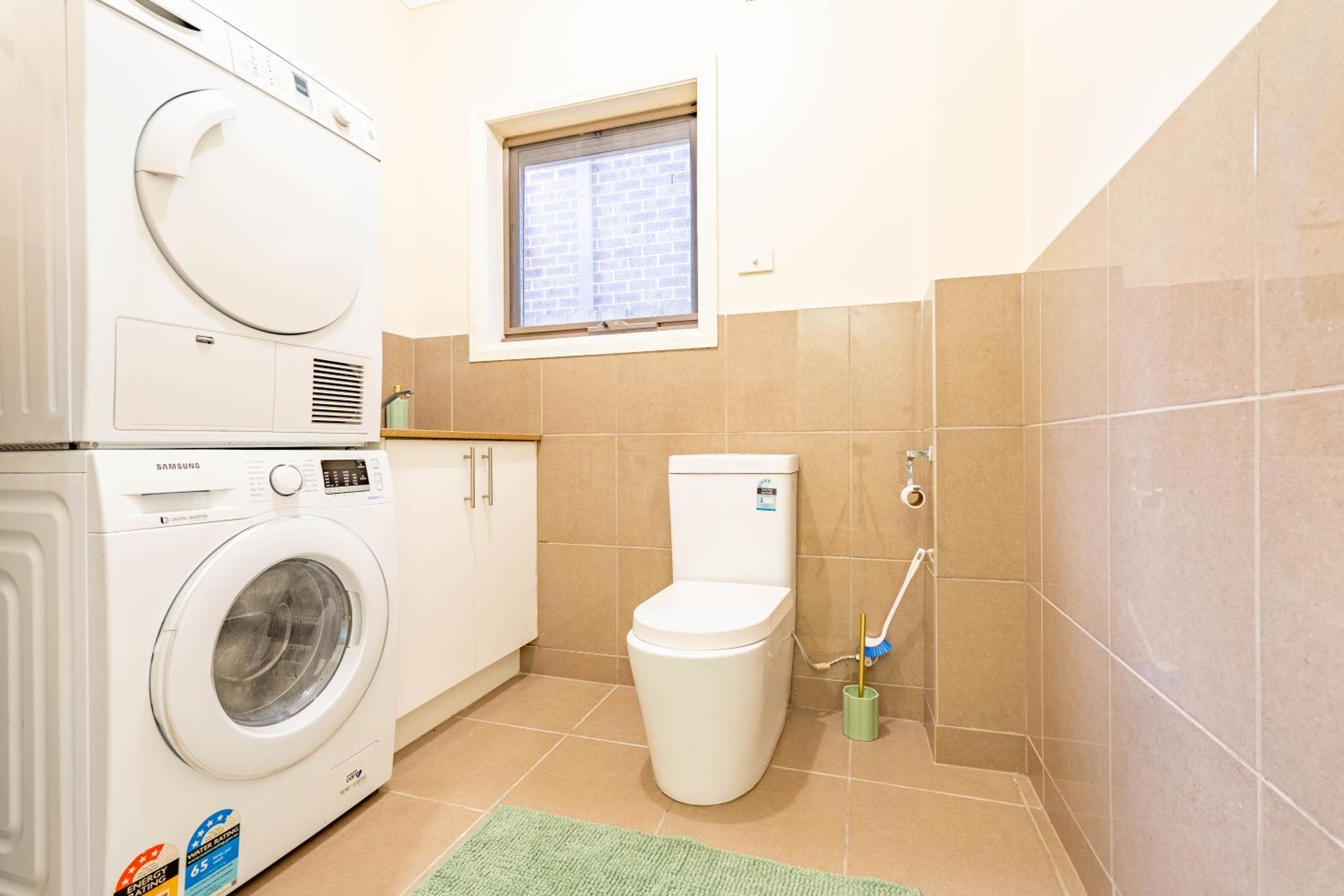 Hidden Gem - 3 bedroom townhouse in Heidelberg West