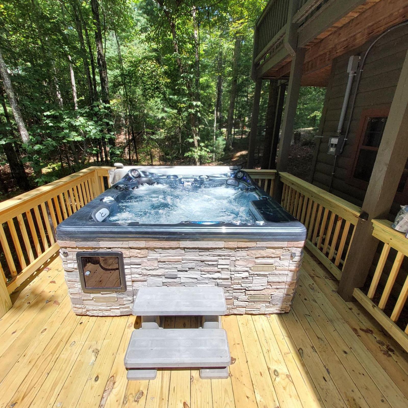 Downward Dog Lodge - Mountain Yoga Retreat, Hot Tub & Pet-Friendly Escape