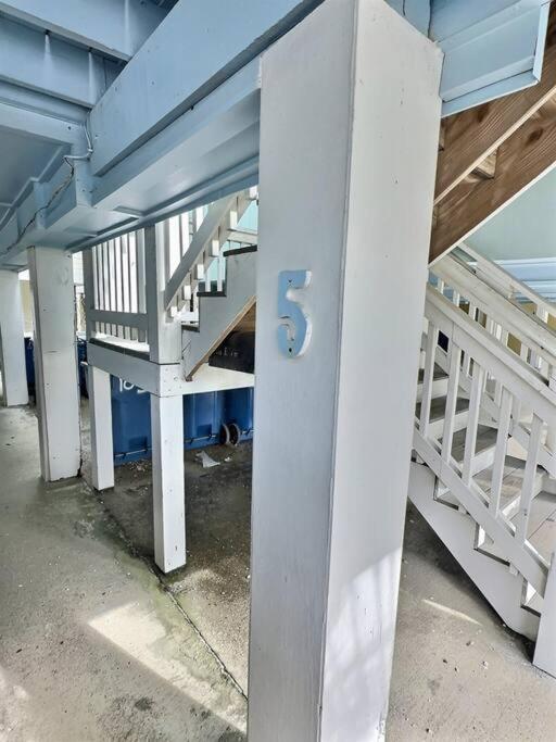 Cute 2 Bedroom Condo at Beachcomber with Beach Access 100 feet Across Street view 2