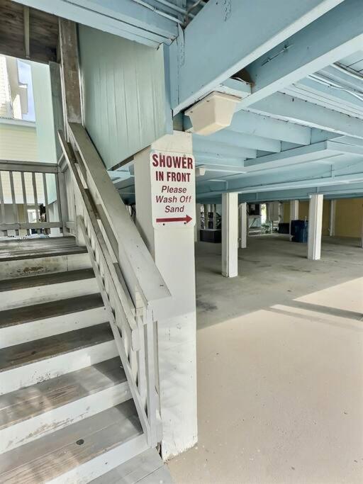 Cute 2 Bedroom Condo at Beachcomber with Beach Access 100 feet Across Street view 5