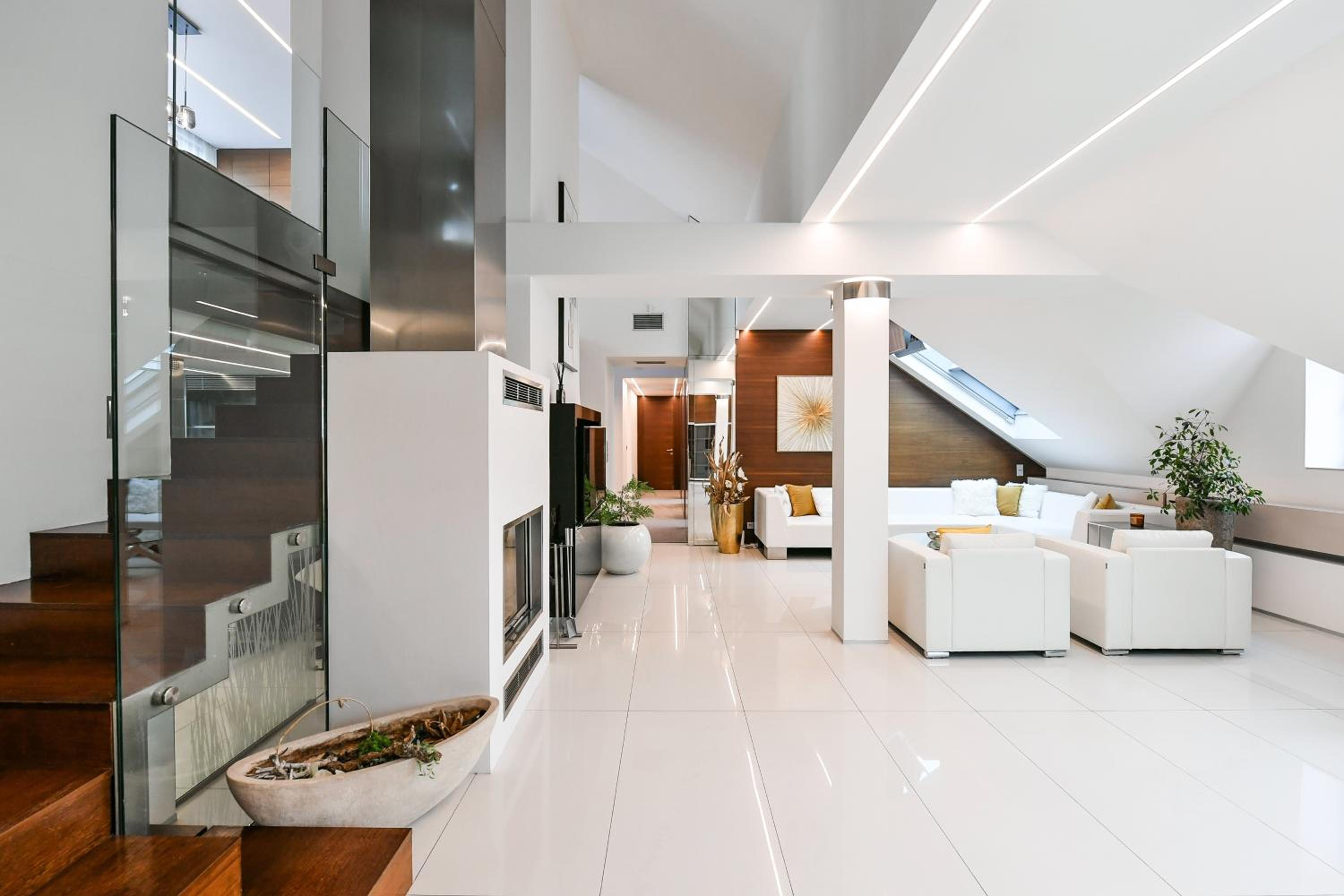 PRESIDENTIAL PENTHOUSE, 303m2, JACUZZI on TERRACE, SAUNA, 6BDRM, 4BTHRM, AC, LIFT