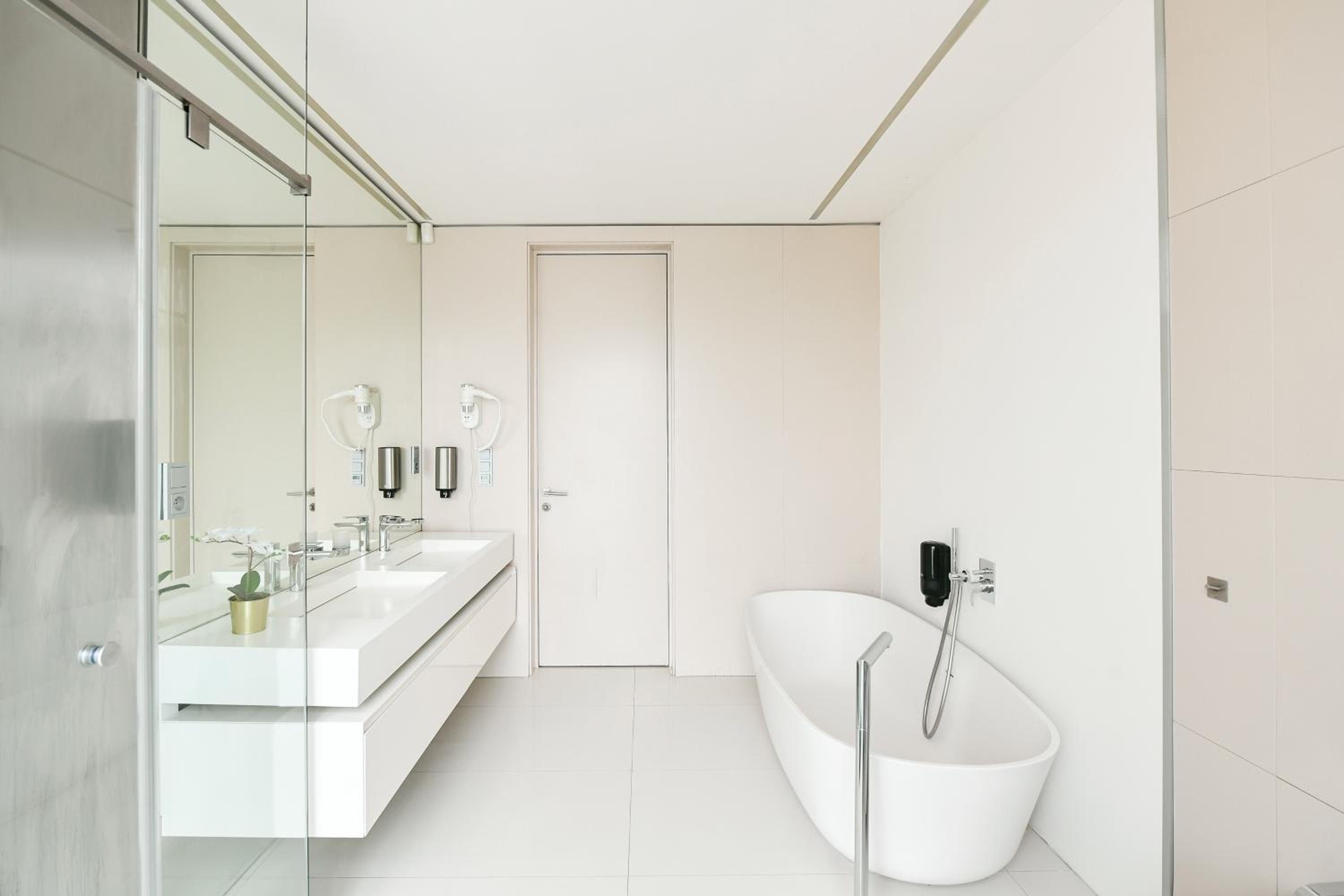 PRESIDENTIAL PENTHOUSE, 303m2, JACUZZI on TERRACE, SAUNA, 6BDRM, 4BTHRM, AC, LIFT