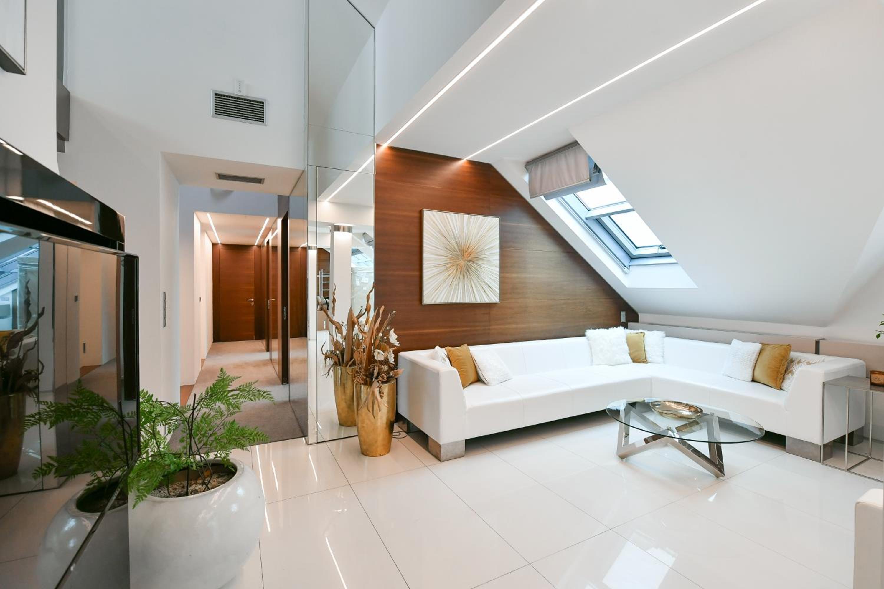 PRESIDENTIAL PENTHOUSE, 303m2, JACUZZI on TERRACE, SAUNA, 6BDRM, 4BTHRM, AC, LIFT