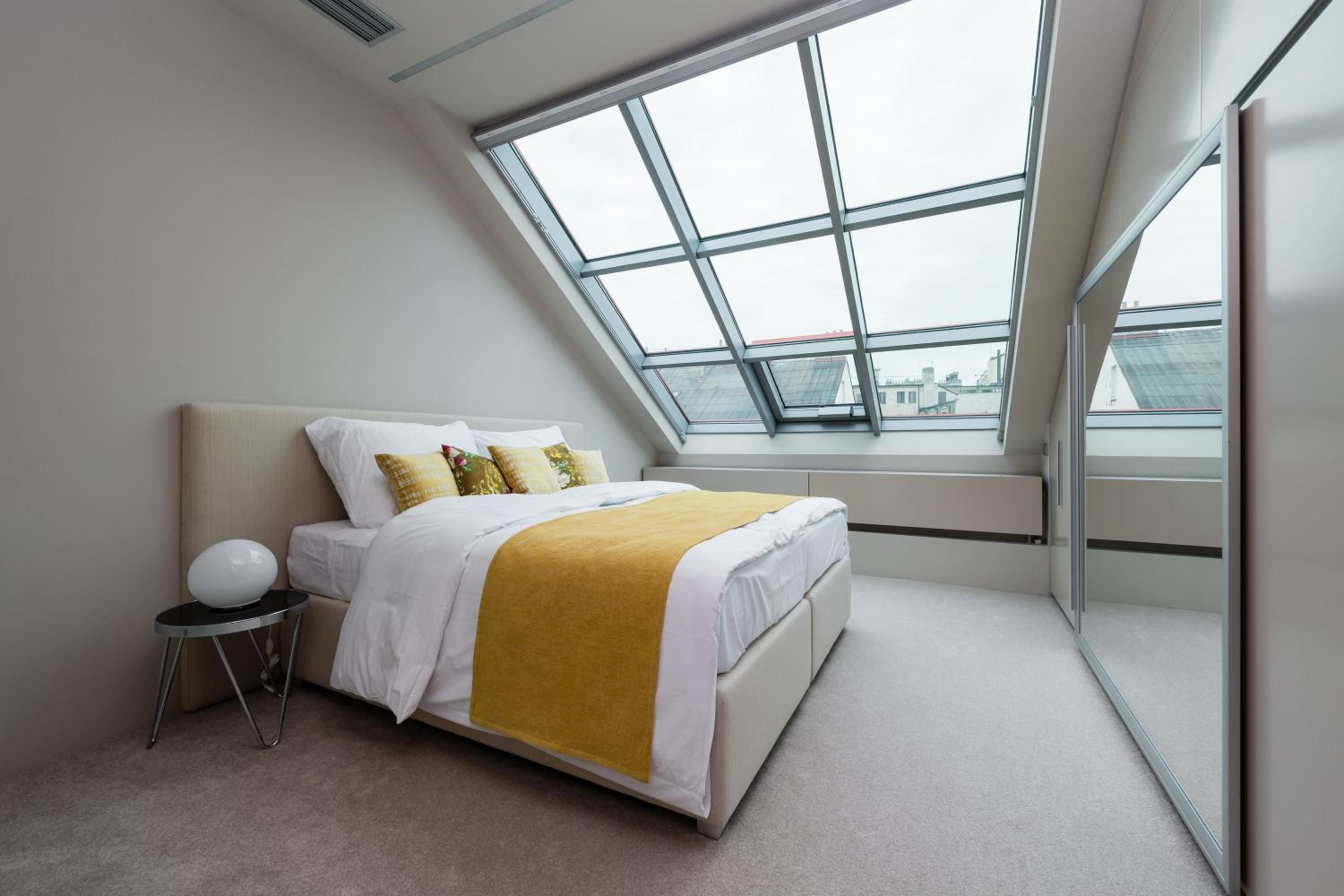 PRESIDENTIAL PENTHOUSE, 303m2, JACUZZI on TERRACE, SAUNA, 6BDRM, 4BTHRM, AC, LIFT