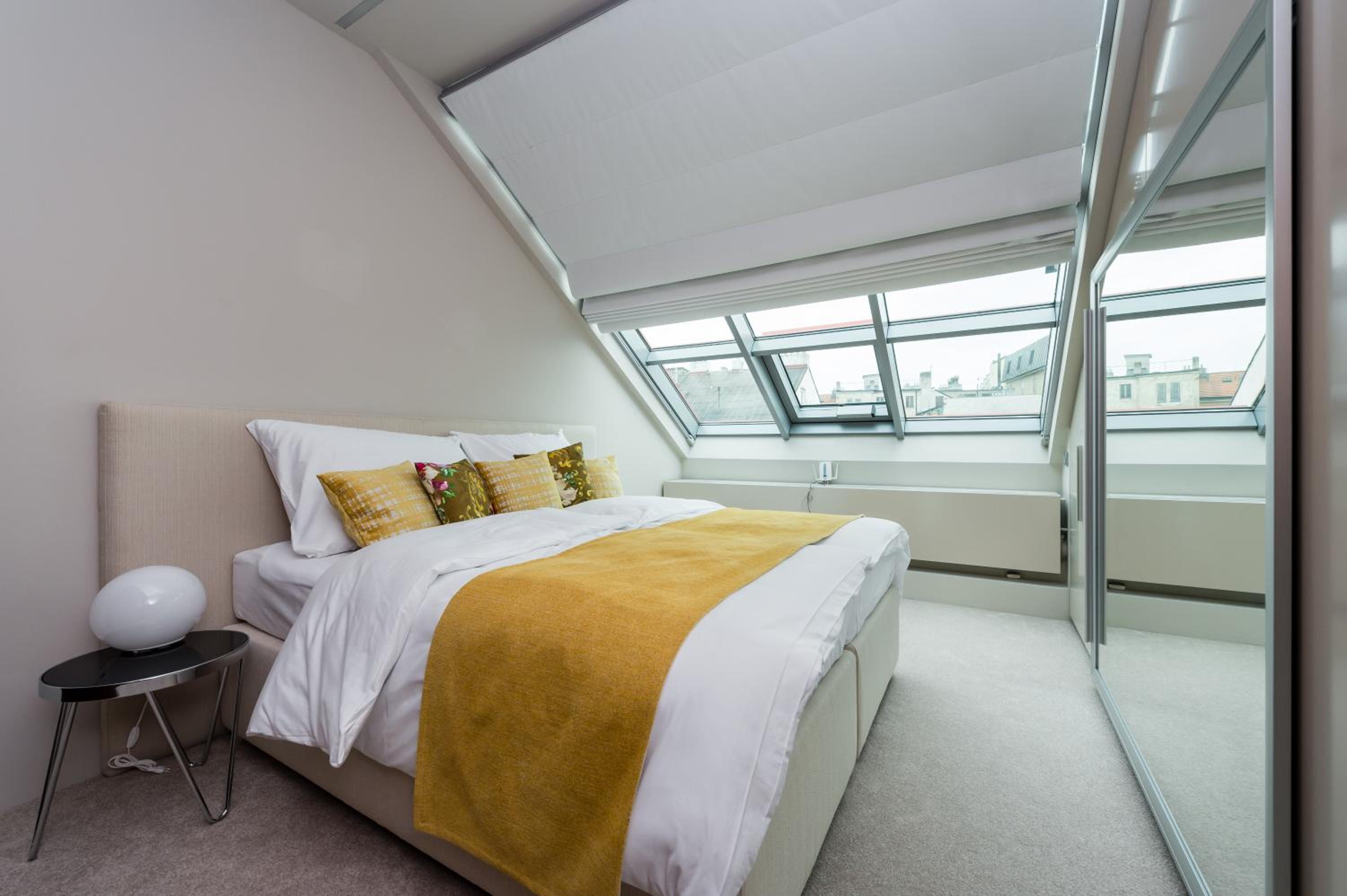 PRESIDENTIAL PENTHOUSE, 303m2, JACUZZI on TERRACE, SAUNA, 6BDRM, 4BTHRM, AC, LIFT