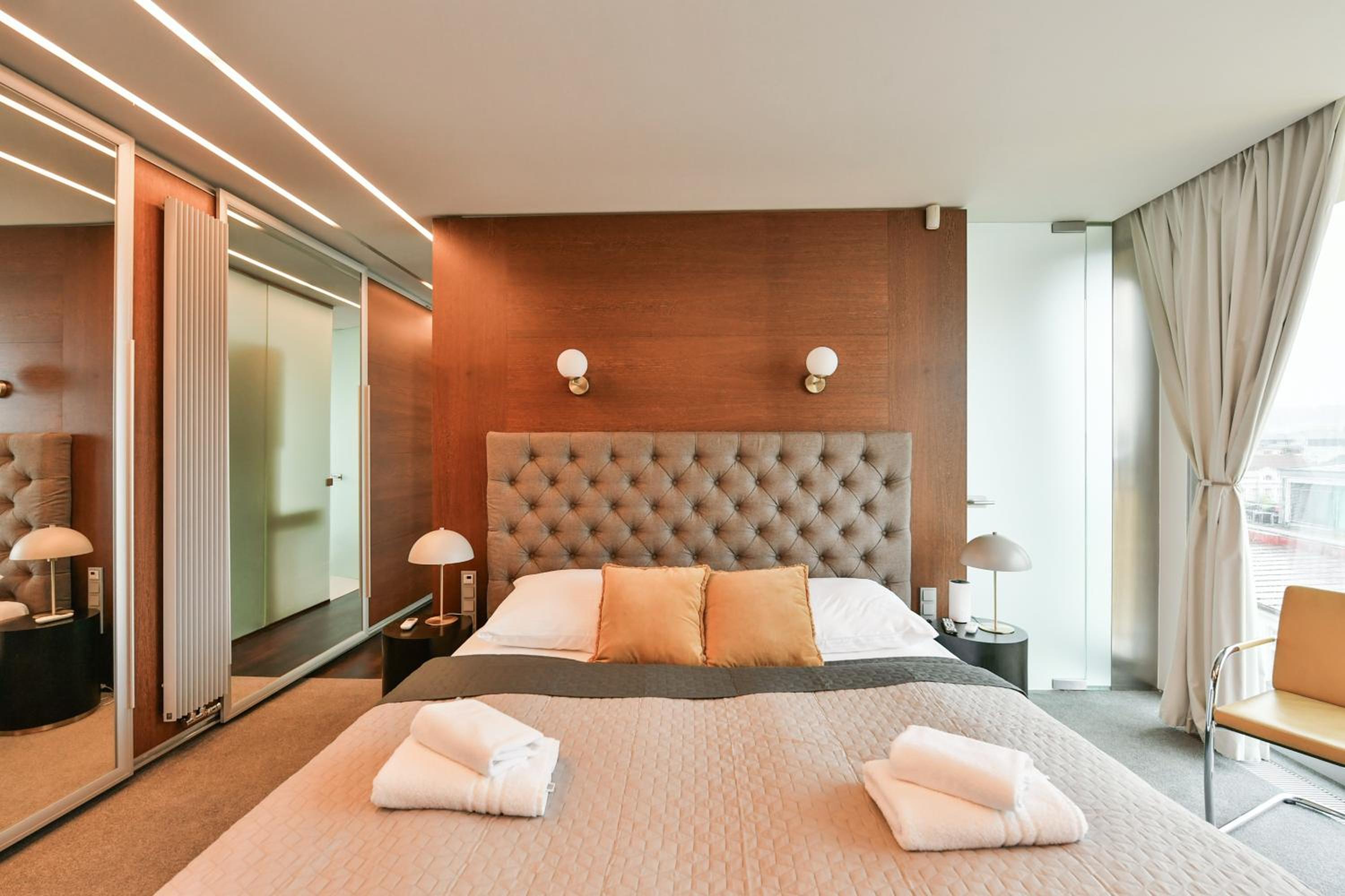 PRESIDENTIAL PENTHOUSE, 303m2, JACUZZI on TERRACE, SAUNA, 6BDRM, 4BTHRM, AC, LIFT