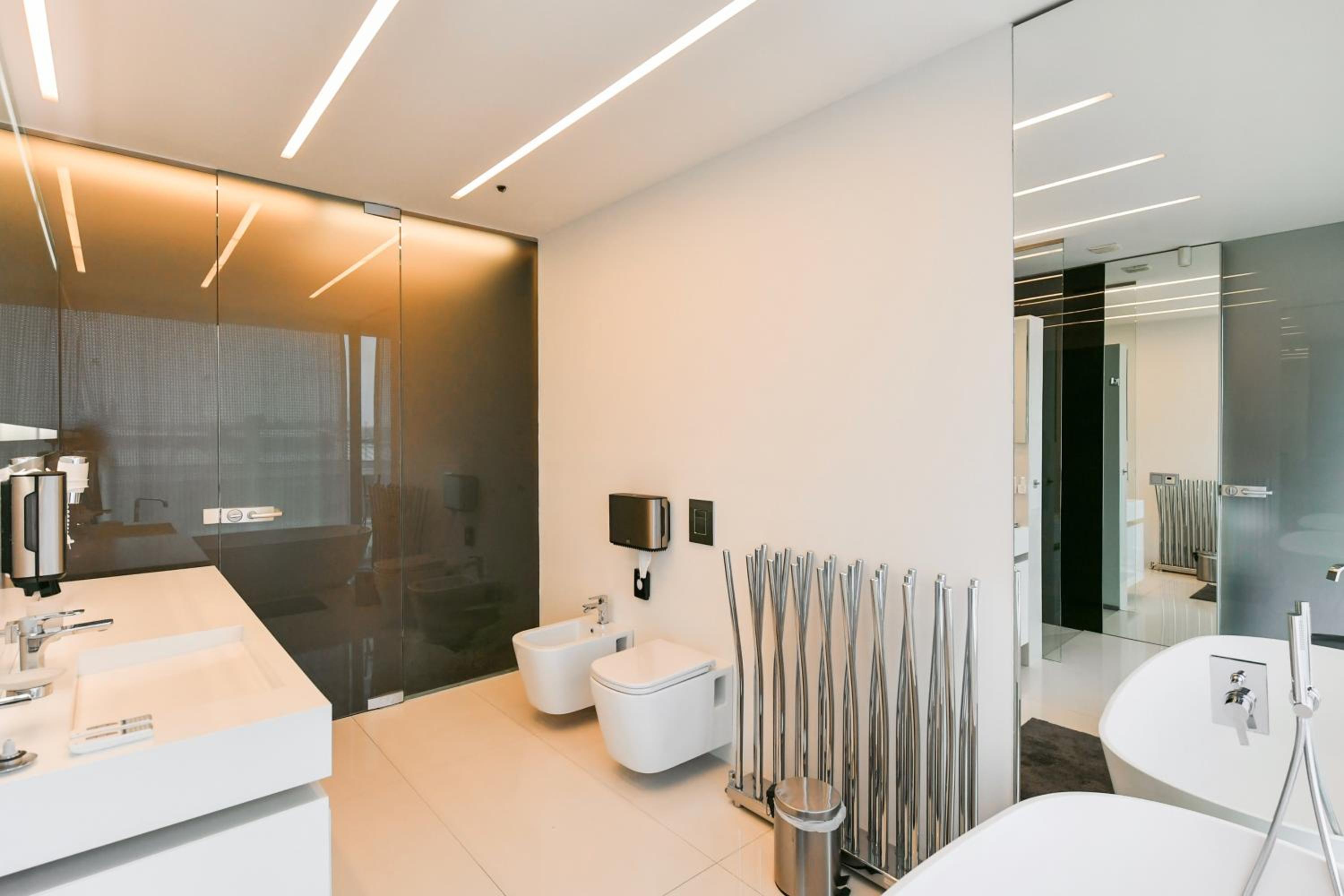 PRESIDENTIAL PENTHOUSE, 303m2, JACUZZI on TERRACE, SAUNA, 6BDRM, 4BTHRM, AC, LIFT