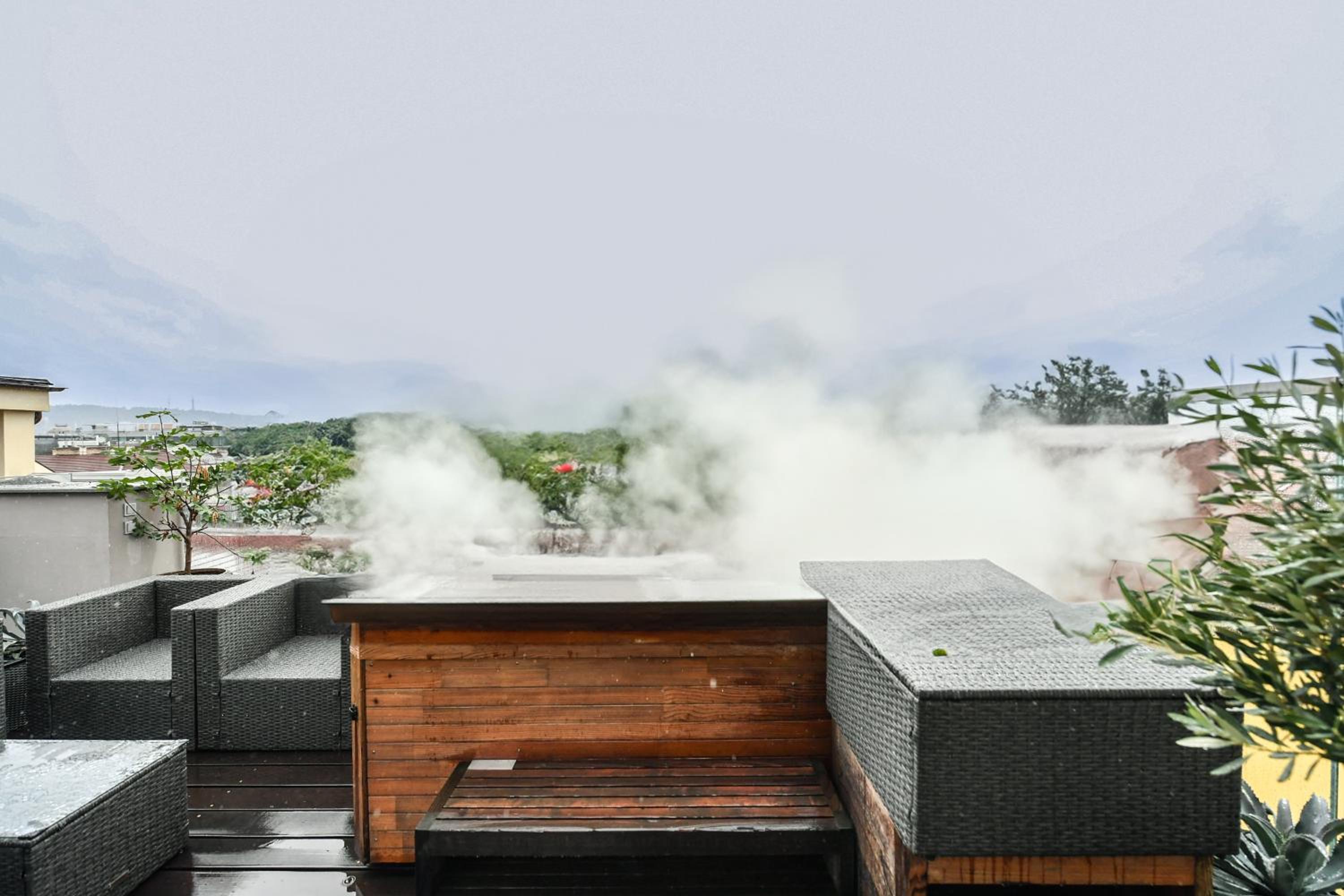 PRESIDENTIAL PENTHOUSE, 303m2, JACUZZI on TERRACE, SAUNA, 6BDRM, 4BTHRM, AC, LIFT