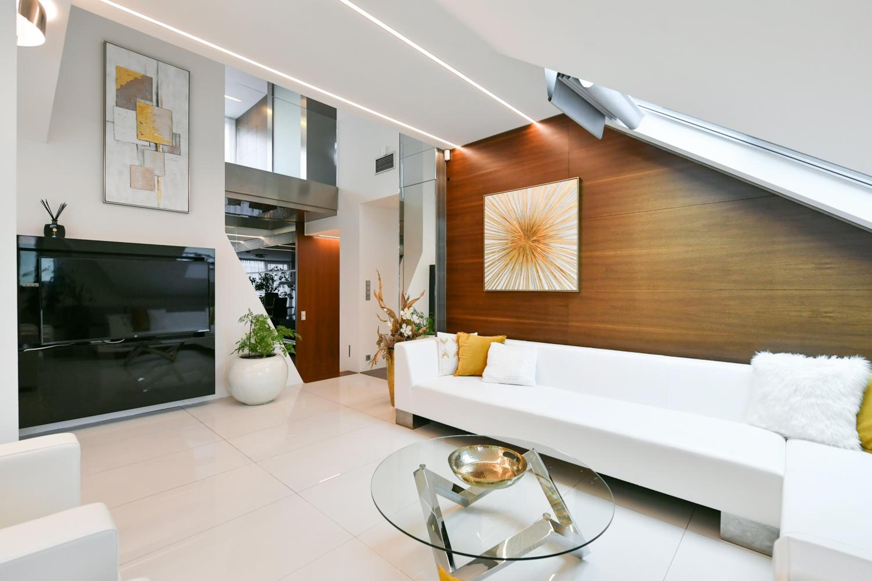 PRESIDENTIAL PENTHOUSE, 303m2, JACUZZI on TERRACE, SAUNA, 6BDRM, 4BTHRM, AC, LIFT