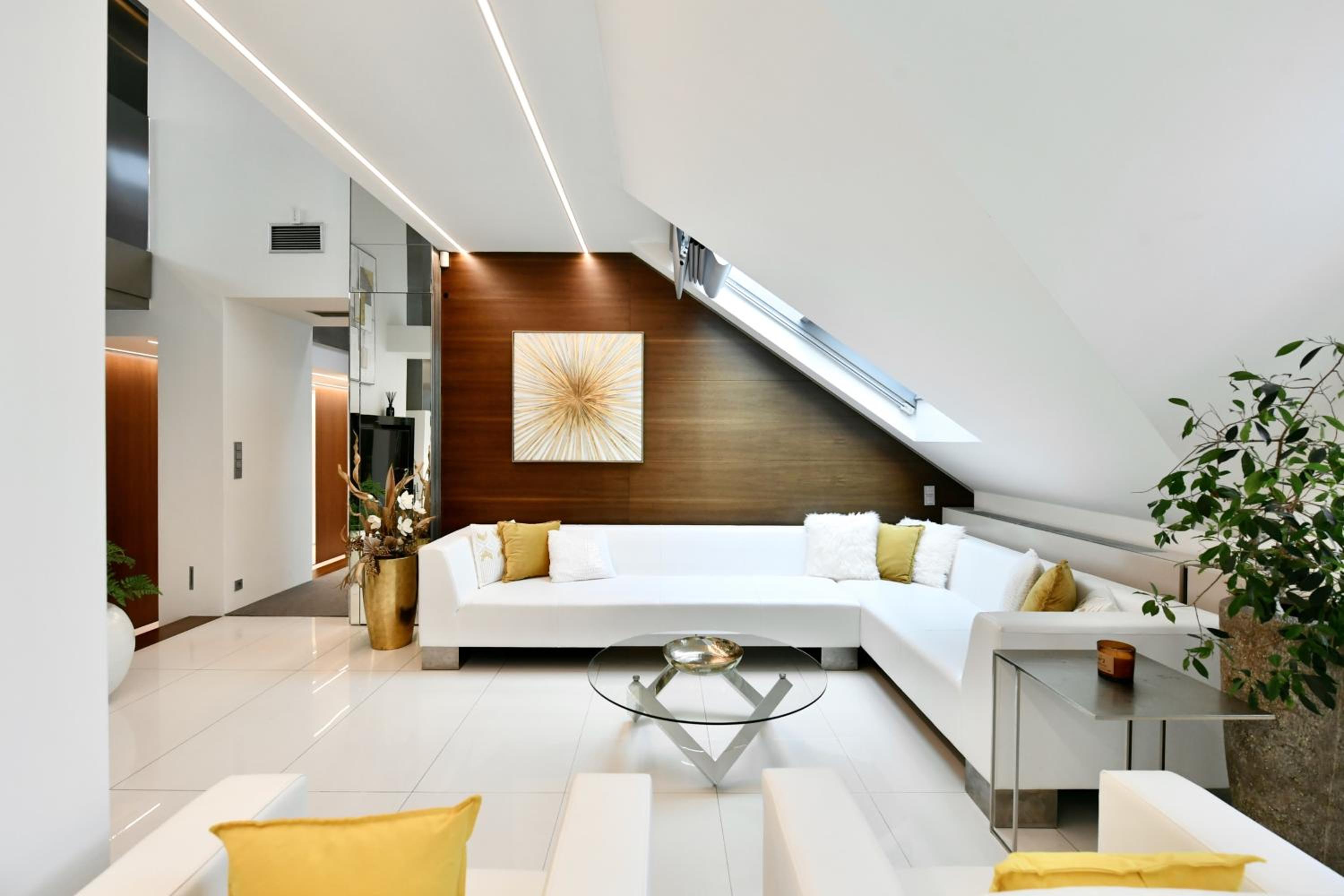 PRESIDENTIAL PENTHOUSE, 303m2, JACUZZI on TERRACE, SAUNA, 6BDRM, 4BTHRM, AC, LIFT