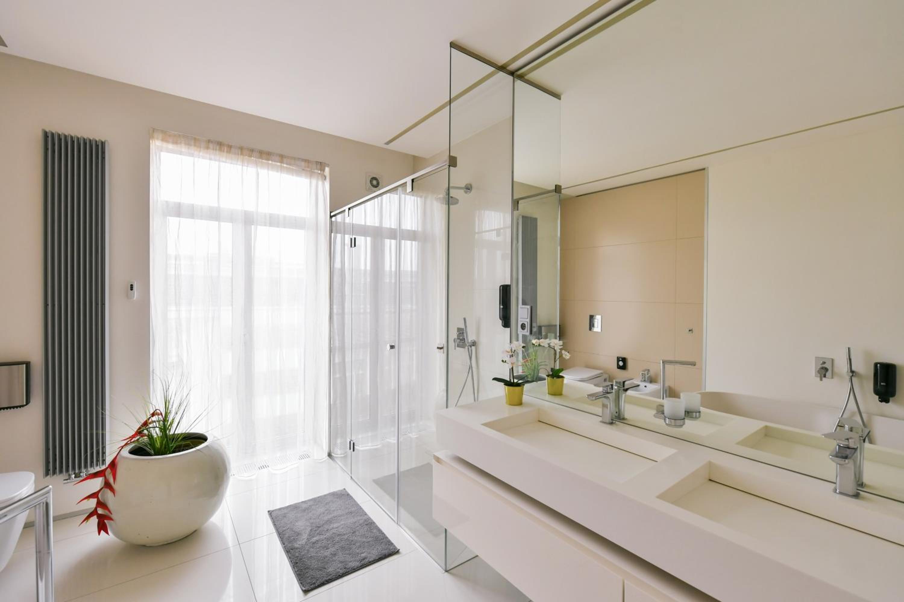 PRESIDENTIAL PENTHOUSE, 303m2, JACUZZI on TERRACE, SAUNA, 6BDRM, 4BTHRM, AC, LIFT