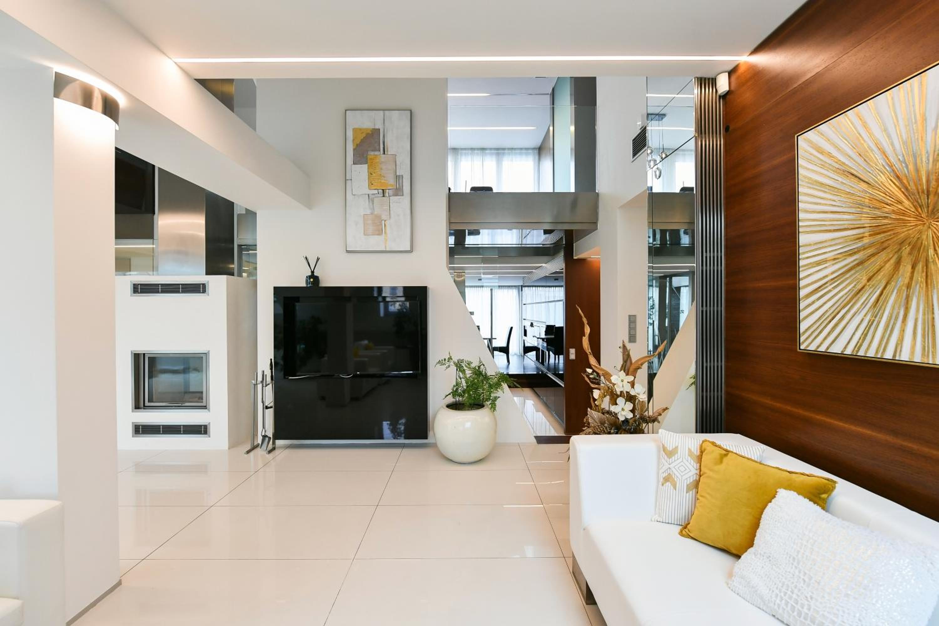 PRESIDENTIAL PENTHOUSE, 303m2, JACUZZI on TERRACE, SAUNA, 6BDRM, 4BTHRM, AC, LIFT