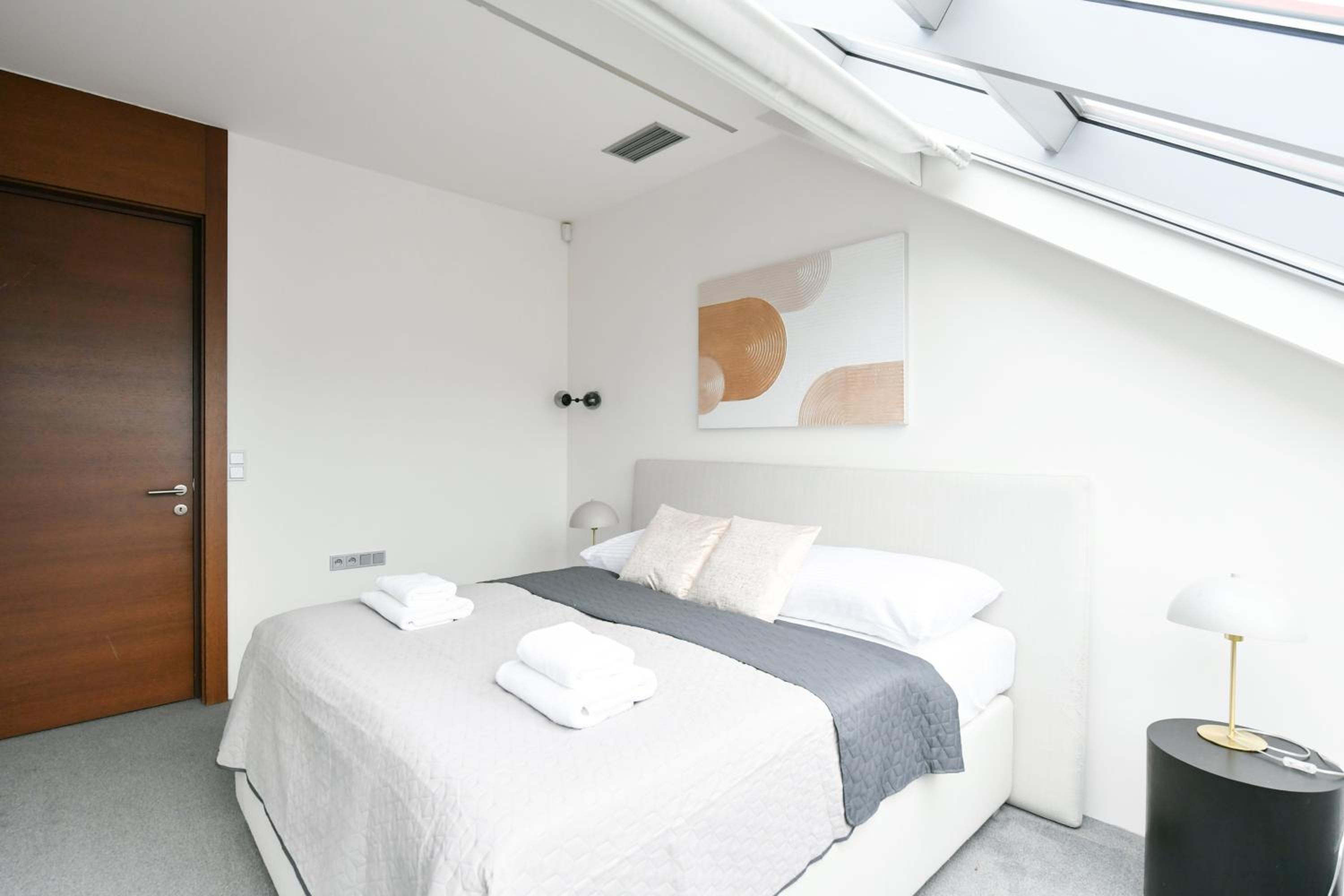 PRESIDENTIAL PENTHOUSE, 303m2, JACUZZI on TERRACE, SAUNA, 6BDRM, 4BTHRM, AC, LIFT