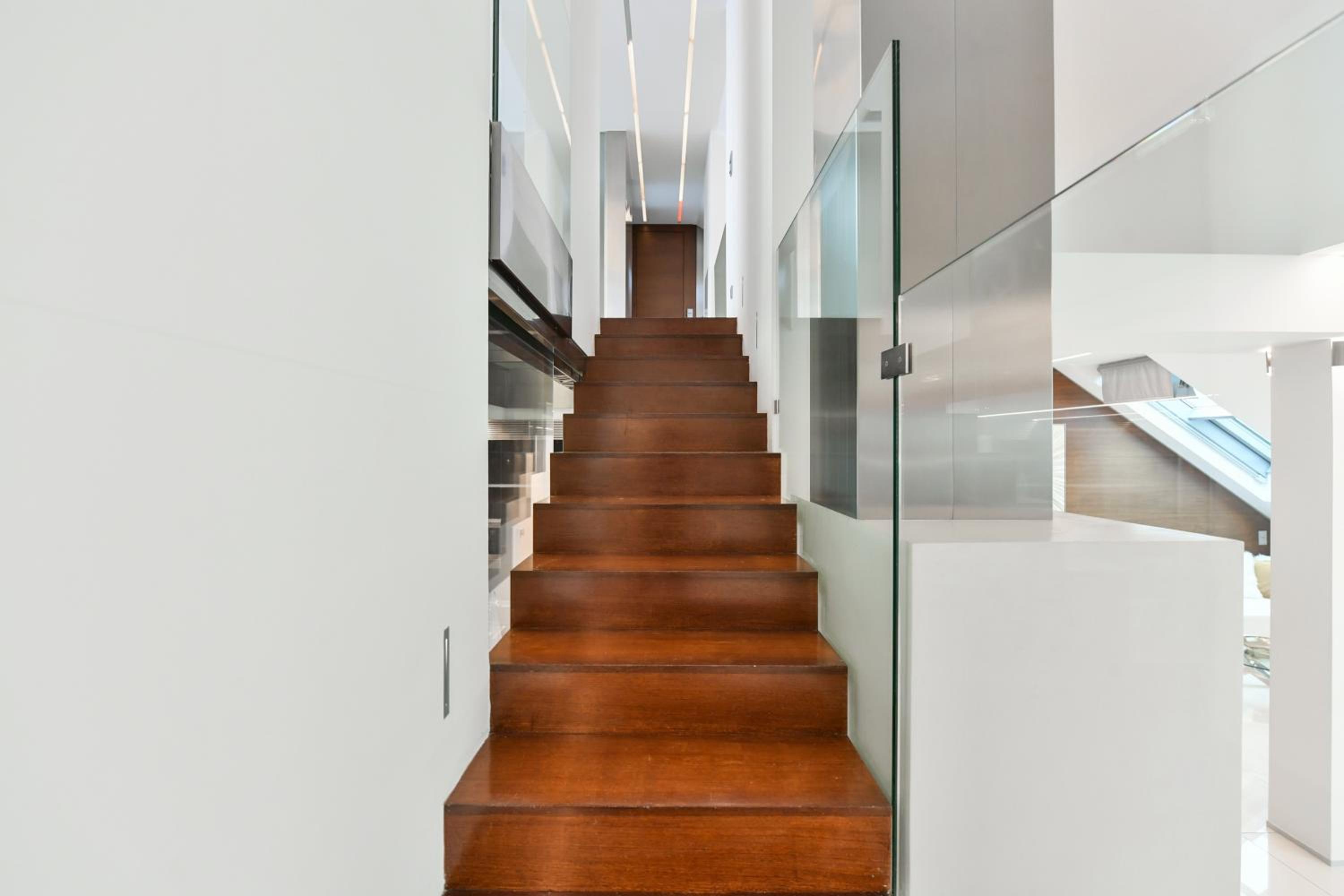 PRESIDENTIAL PENTHOUSE, 303m2, JACUZZI on TERRACE, SAUNA, 6BDRM, 4BTHRM, AC, LIFT